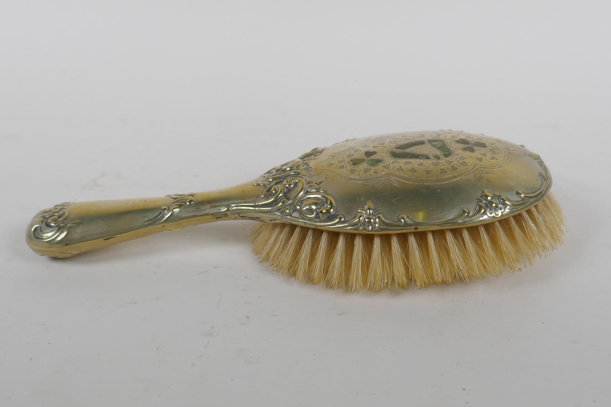 An antique Irish silver plated clothes brush, decorated with inlaid moss agate in the form of clover - Image 3 of 4