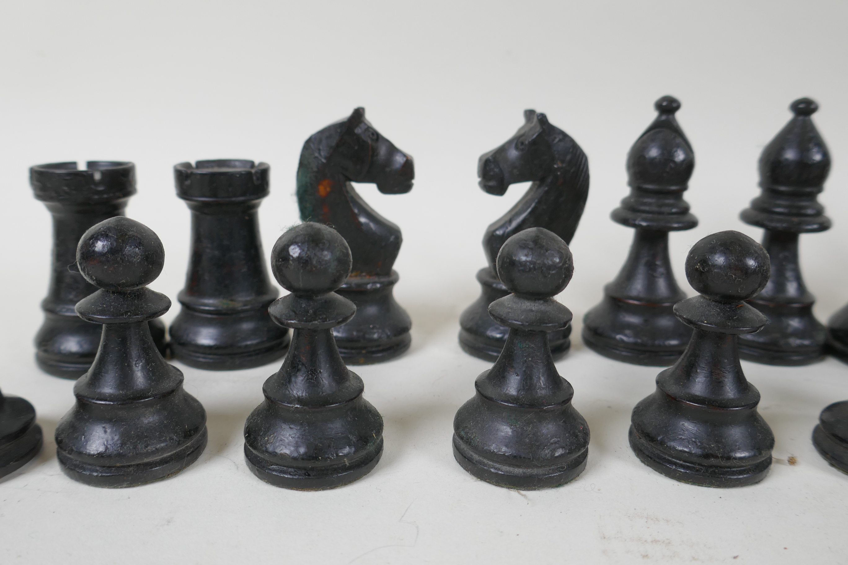 A late C19th/early C20th Staunton pattern boxwood and ebony chess set, king 9cm high - Image 4 of 7