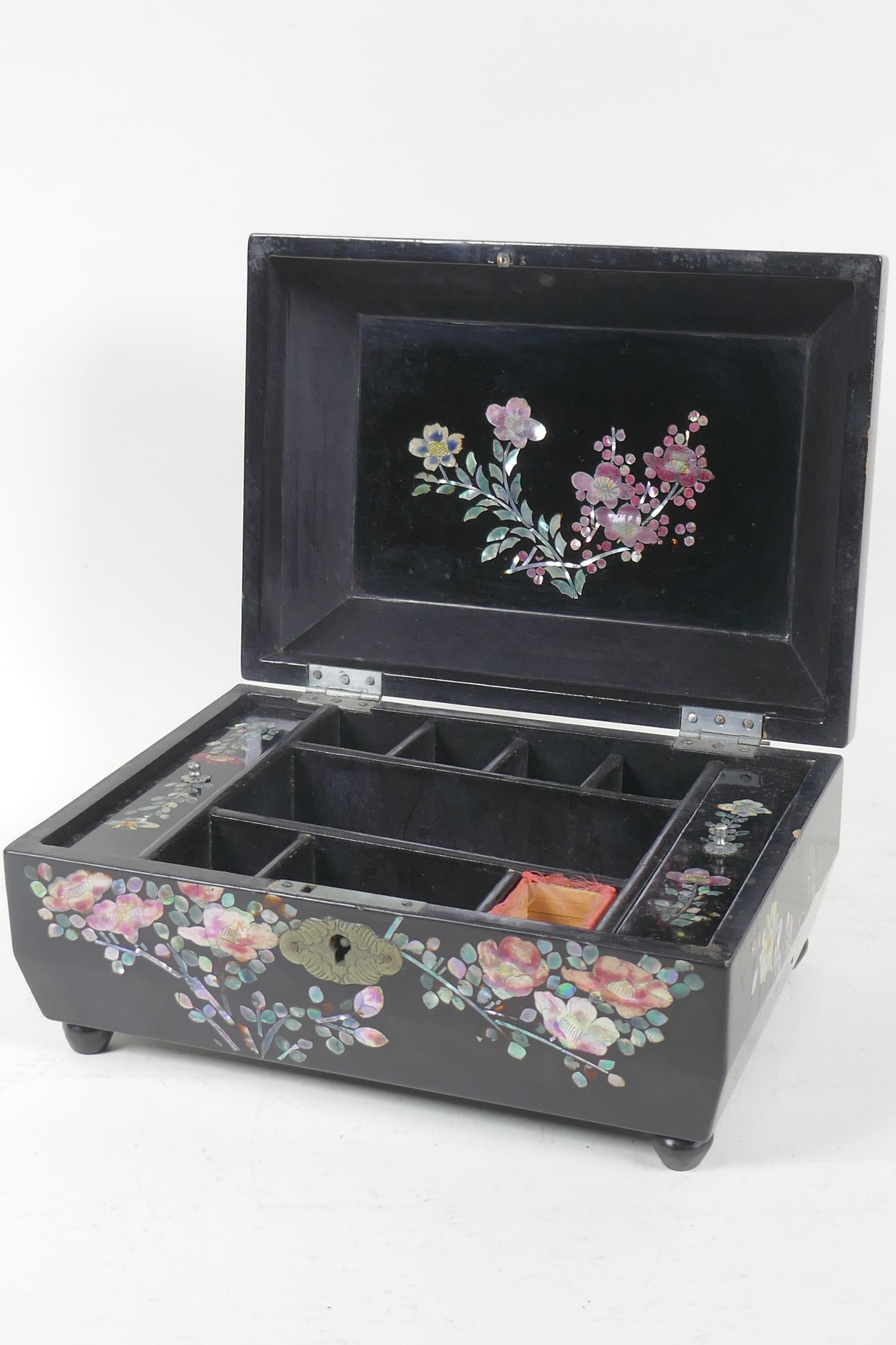 A Victorian papier mache sewing/jewellery box, inlaid with mother of pearl, 20 x 14 x 11cm - Image 4 of 4