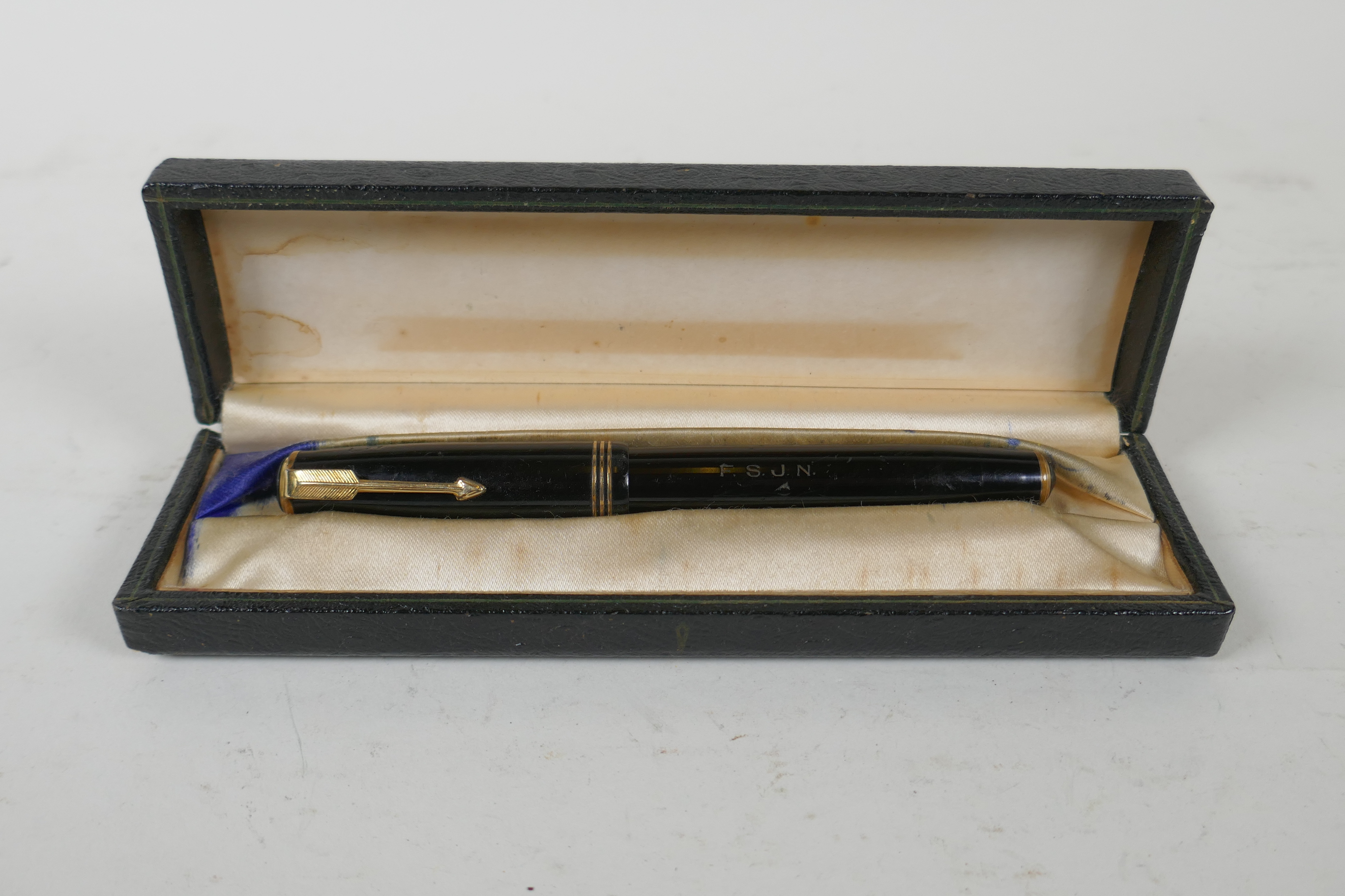 A Parker Vacumatic fountain pen with large 14ct gold nib, made in Canada