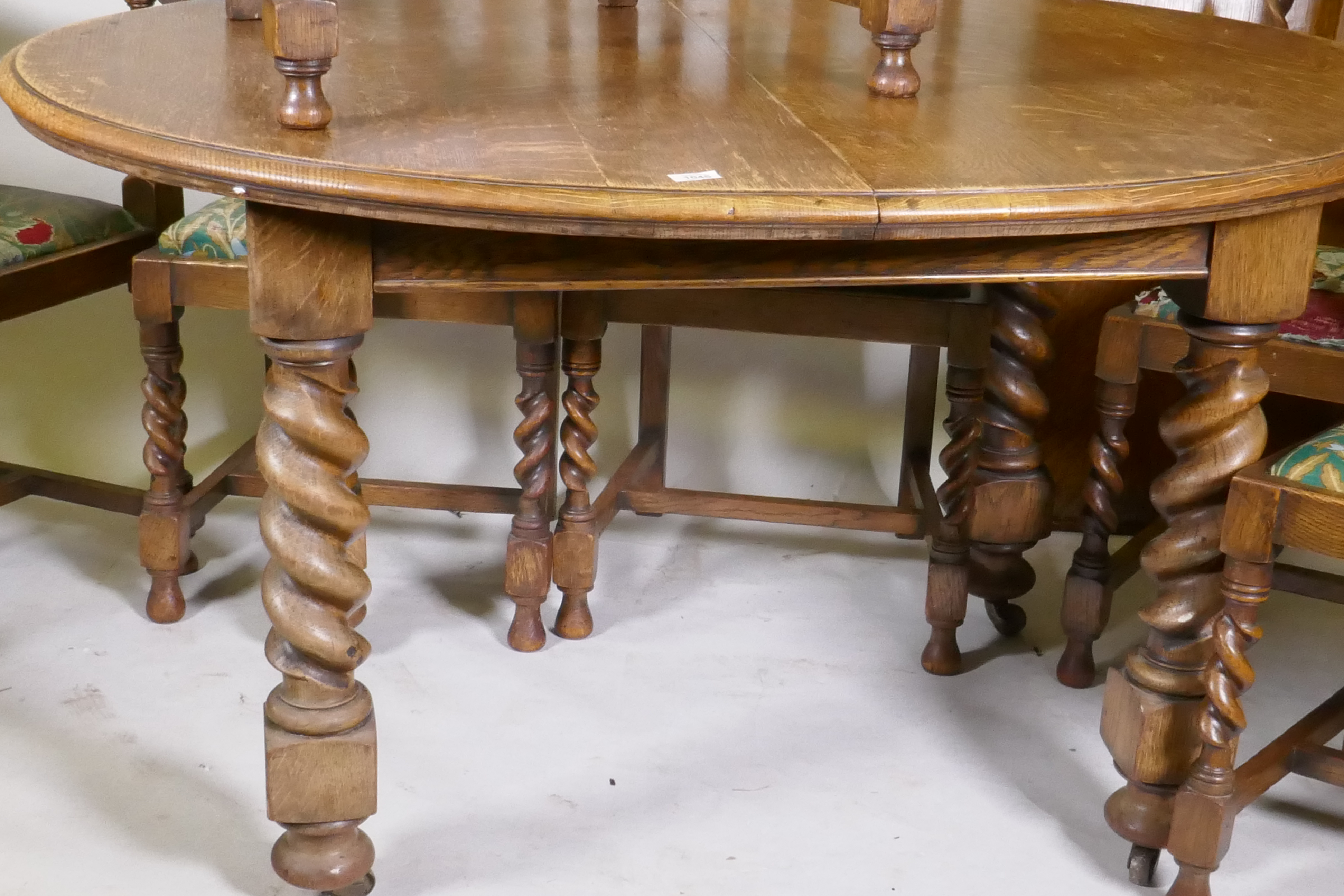 An early C20th oak wind out dining table, with extra leaf, raised on handed barley twist supports, - Image 5 of 7