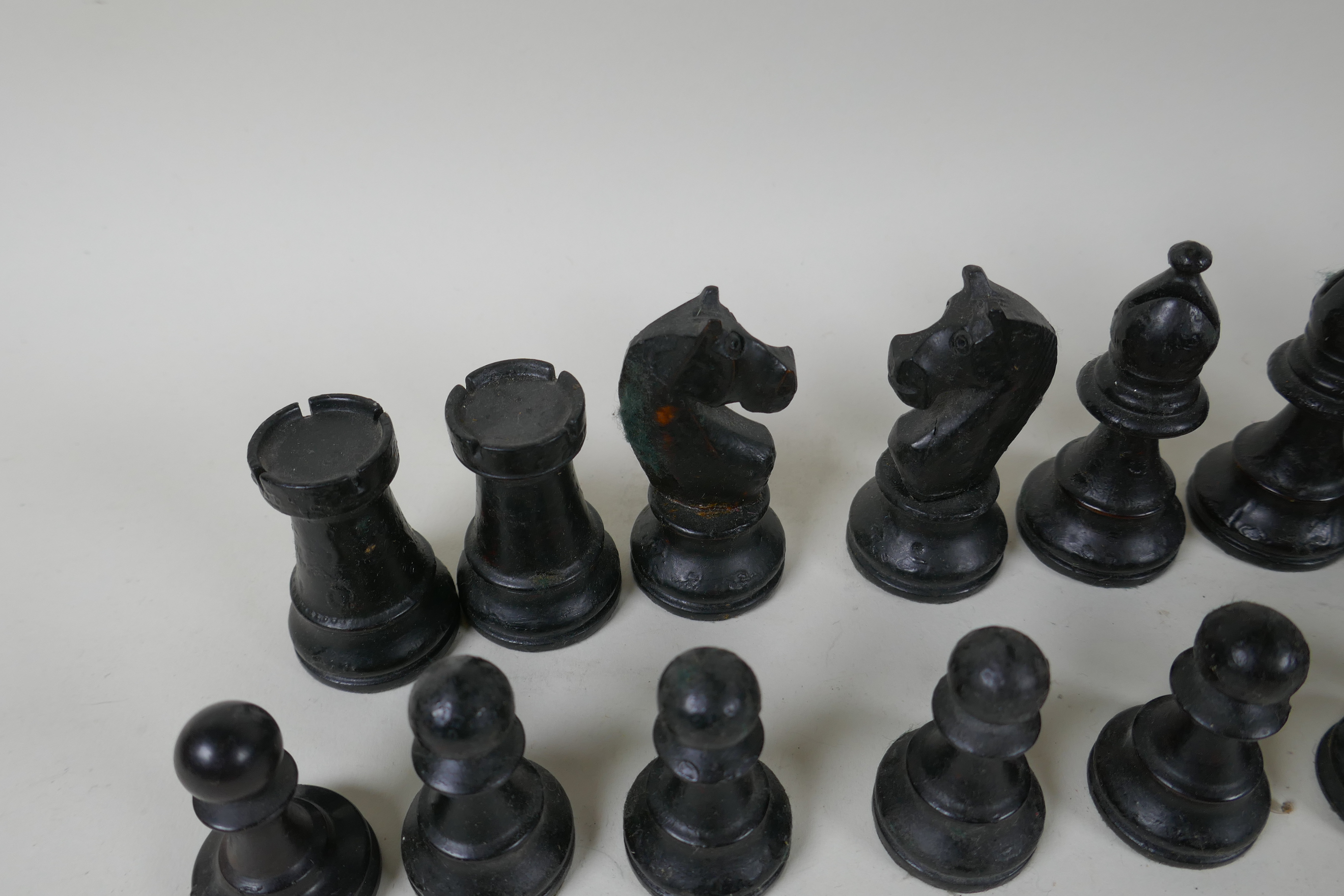 A late C19th/early C20th Staunton pattern boxwood and ebony chess set, king 9cm high - Image 5 of 7