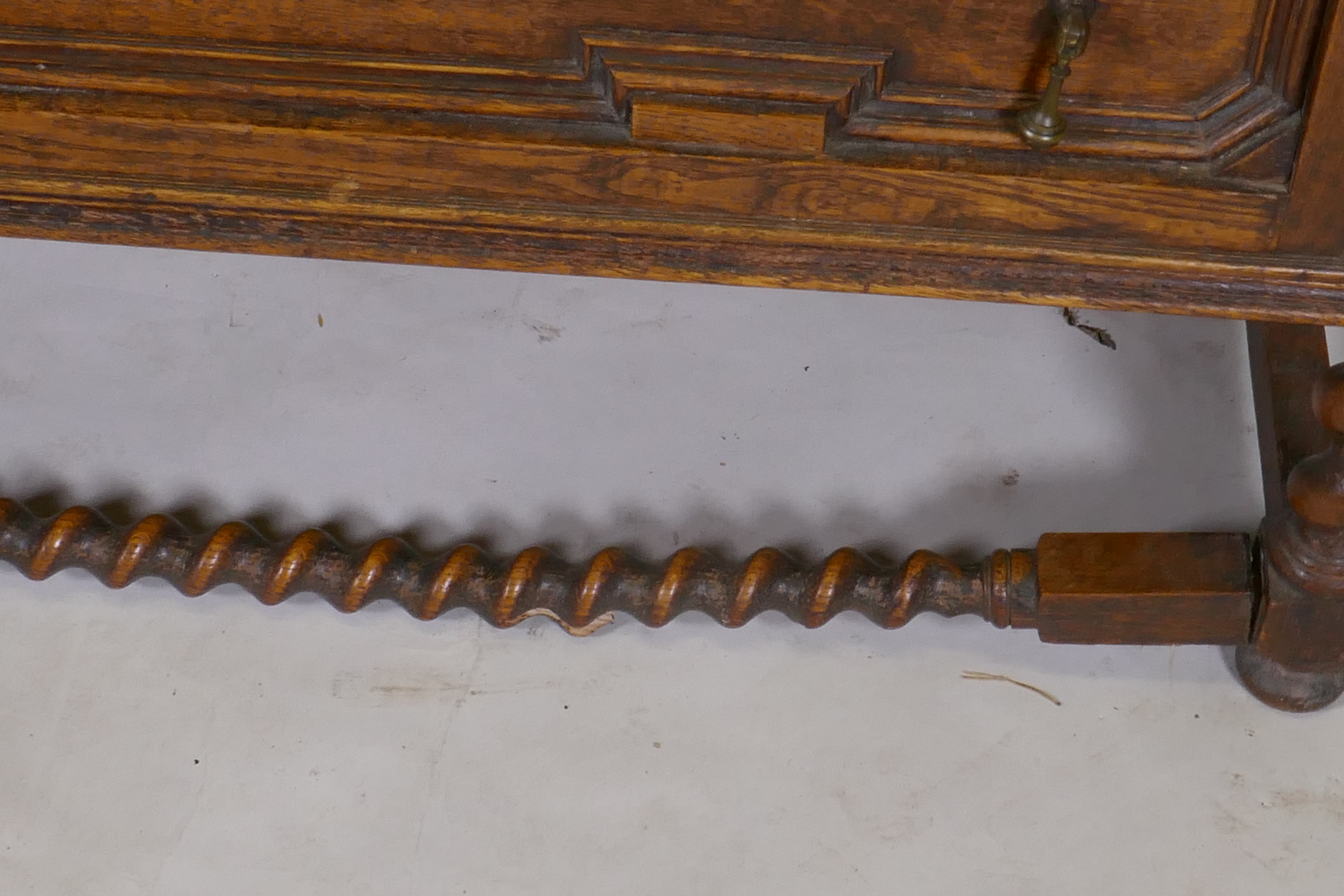 An early C20th oak Jacobean style dressing table, with swing mirror supported by barley twist - Image 4 of 4