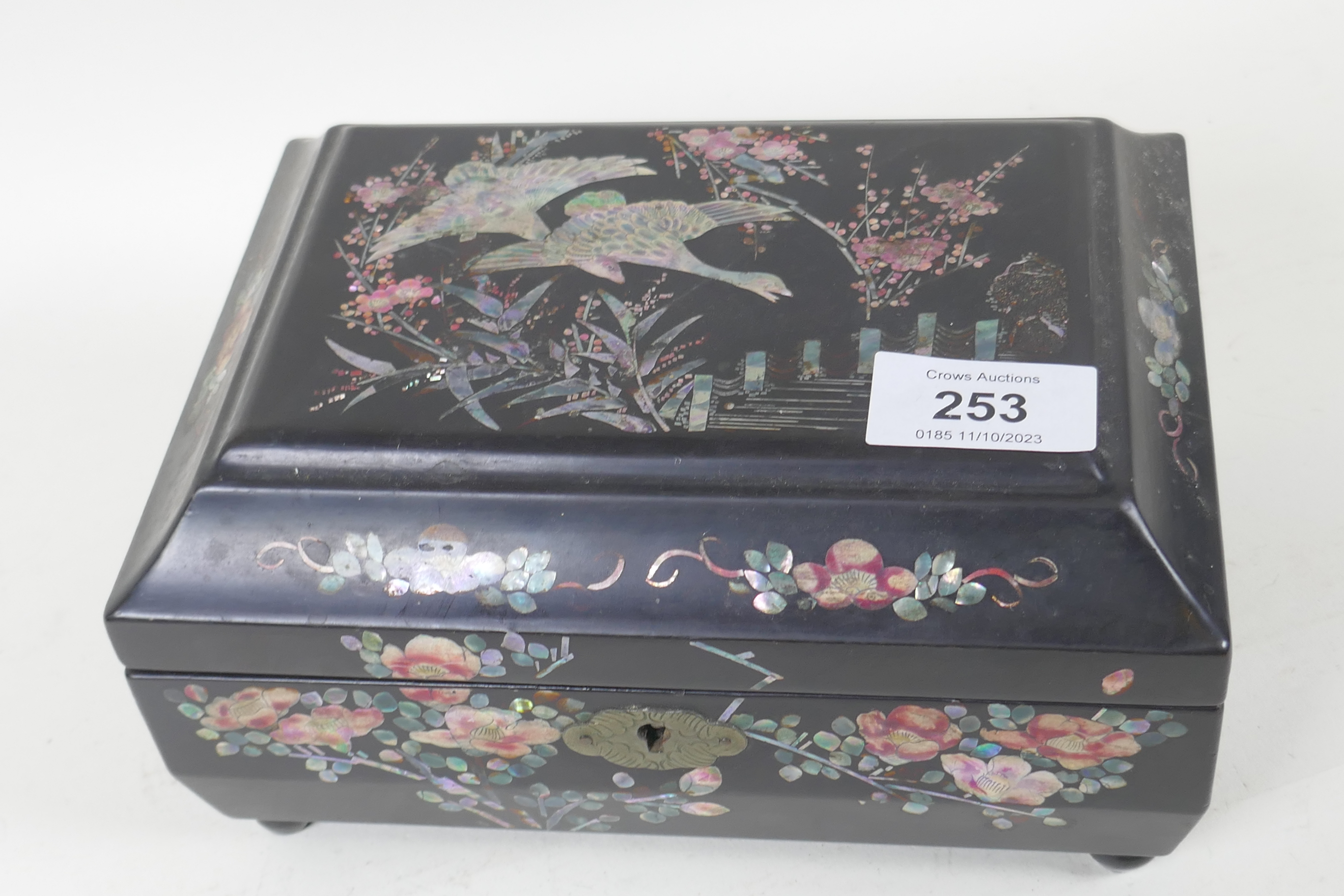 A Victorian papier mache sewing/jewellery box, inlaid with mother of pearl, 20 x 14 x 11cm - Image 3 of 4