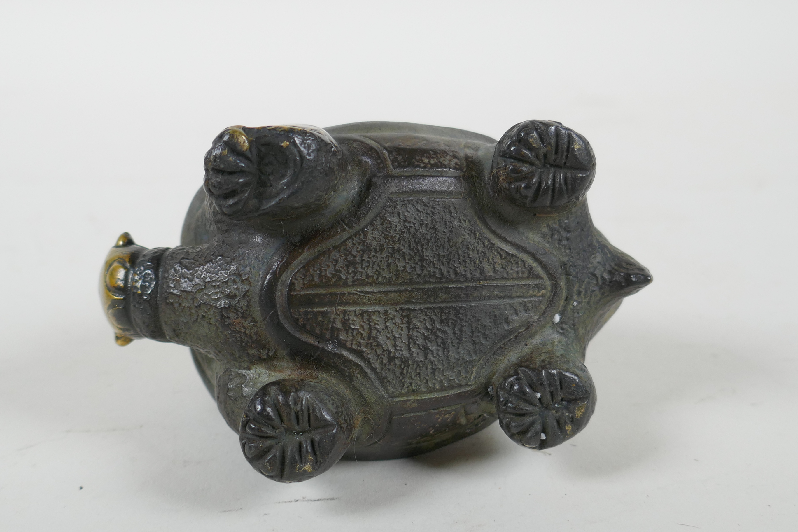 An oriental filled bronze tortoise, 7cm high - Image 3 of 3