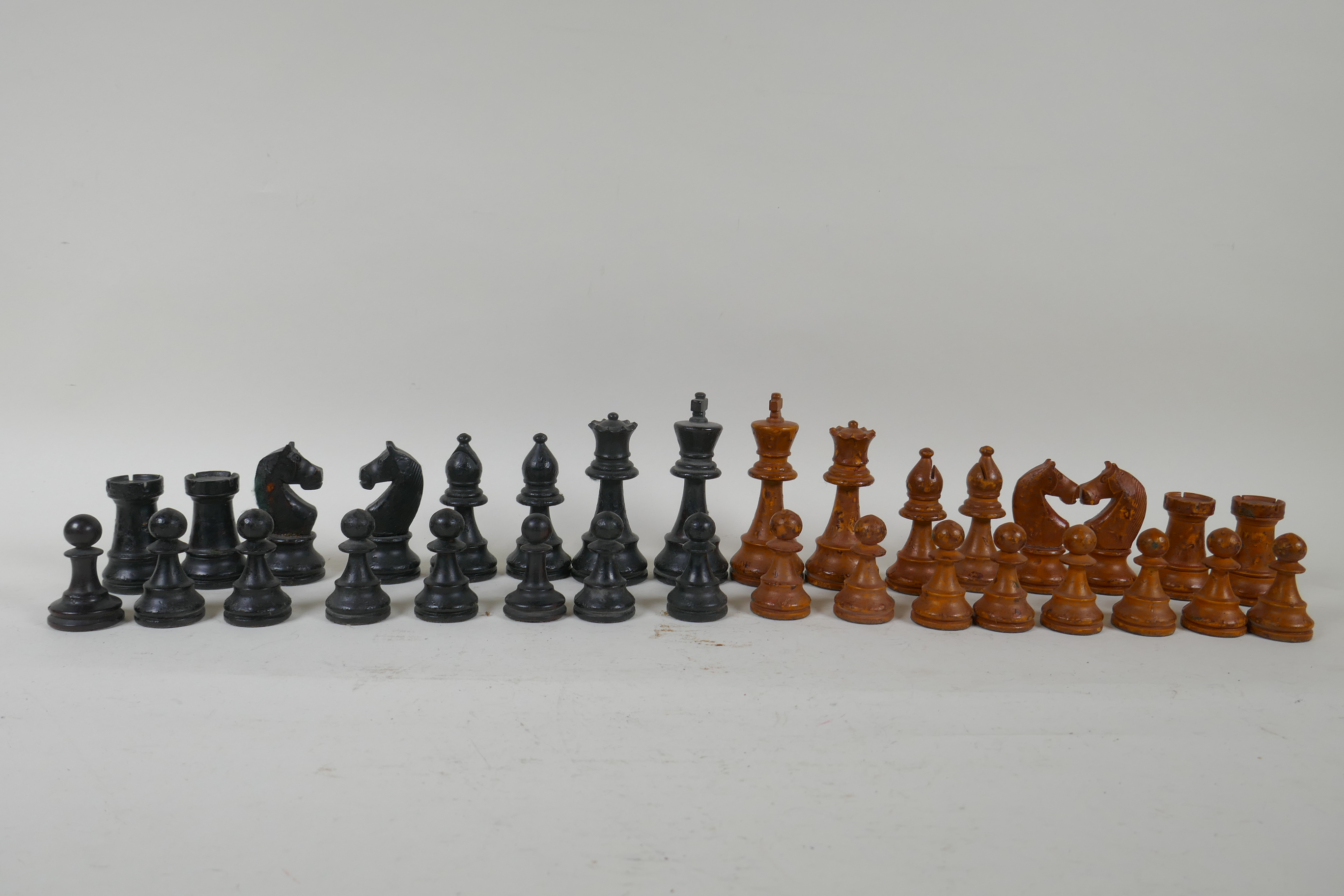 A late C19th/early C20th Staunton pattern boxwood and ebony chess set, king 9cm high