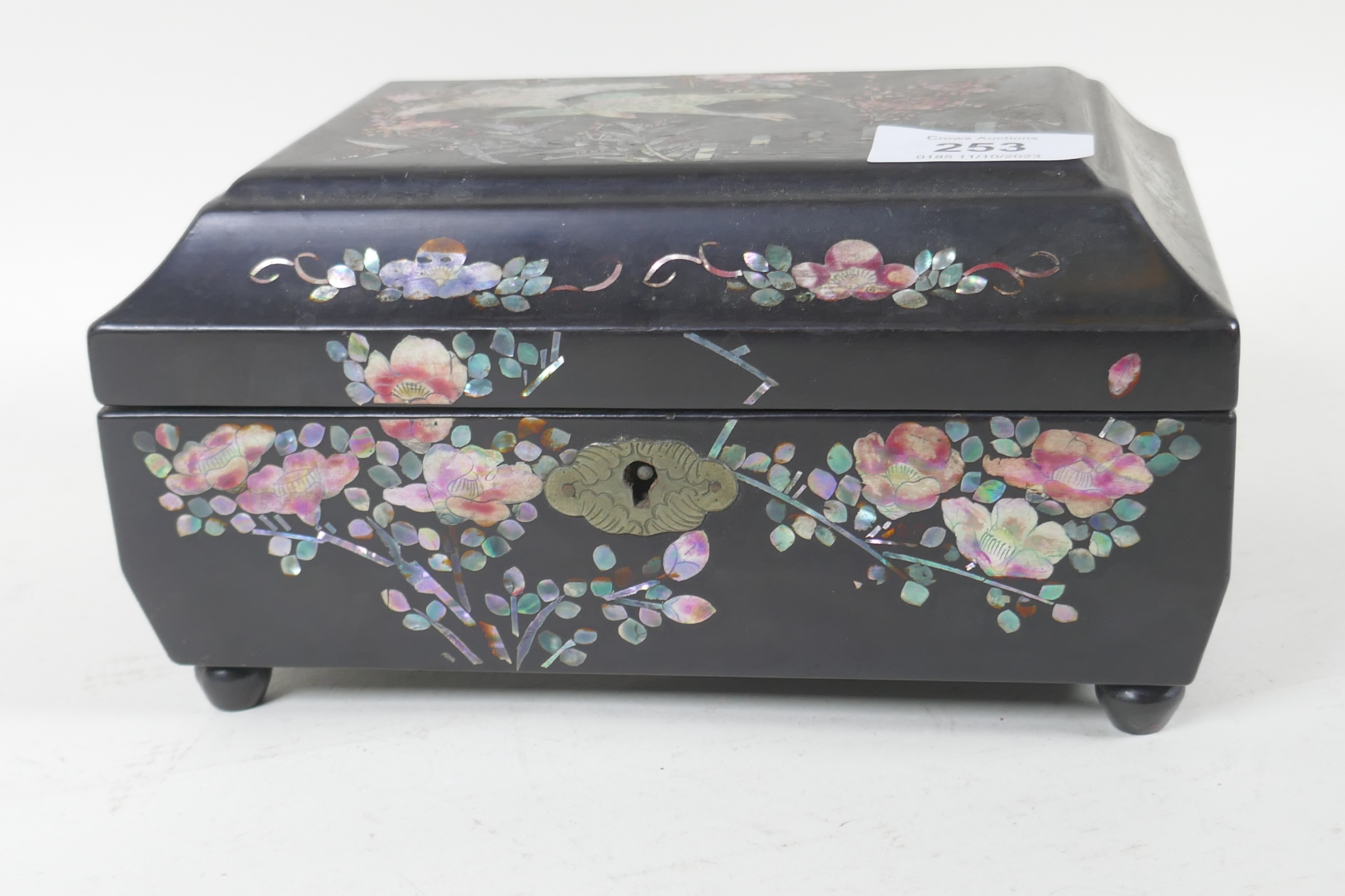 A Victorian papier mache sewing/jewellery box, inlaid with mother of pearl, 20 x 14 x 11cm - Image 2 of 4