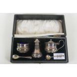 A cased hallmarked silver cruet set, Birmingham 1925, Samuel M. Levi