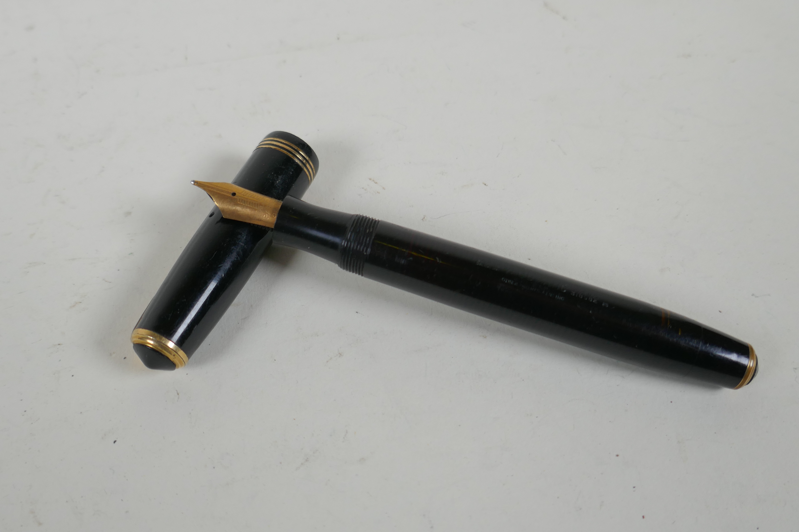 A Parker Vacumatic fountain pen with large 14ct gold nib, made in Canada - Image 2 of 4