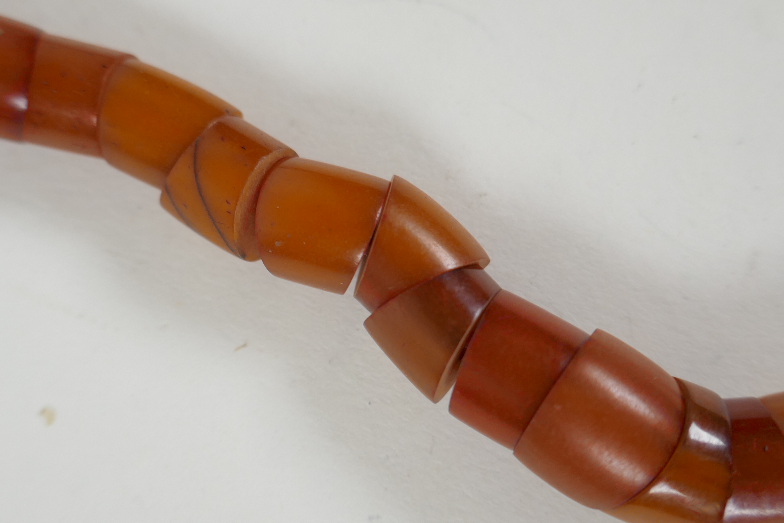 An amber beaded necklace, 56cm long, 60g - Image 3 of 3