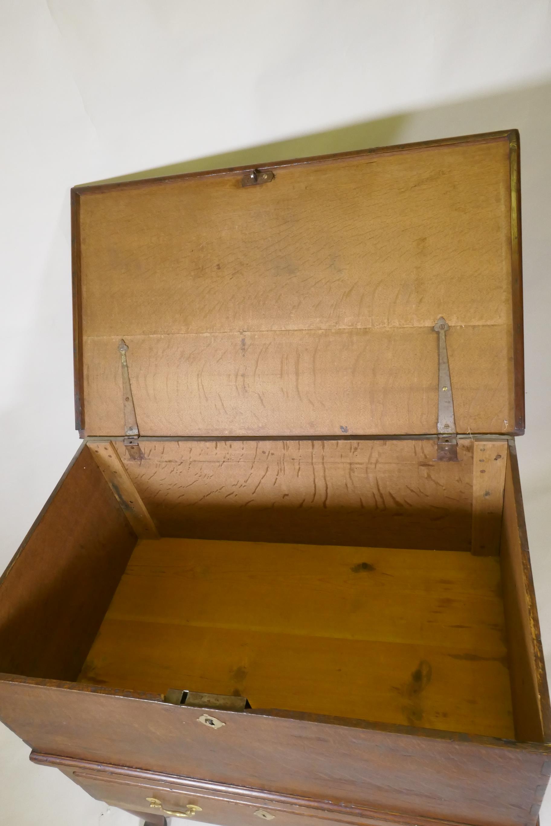 An C18th Georgian oak mule chest, with lift up top and single drawer, raised on cabriole supports - Image 4 of 4