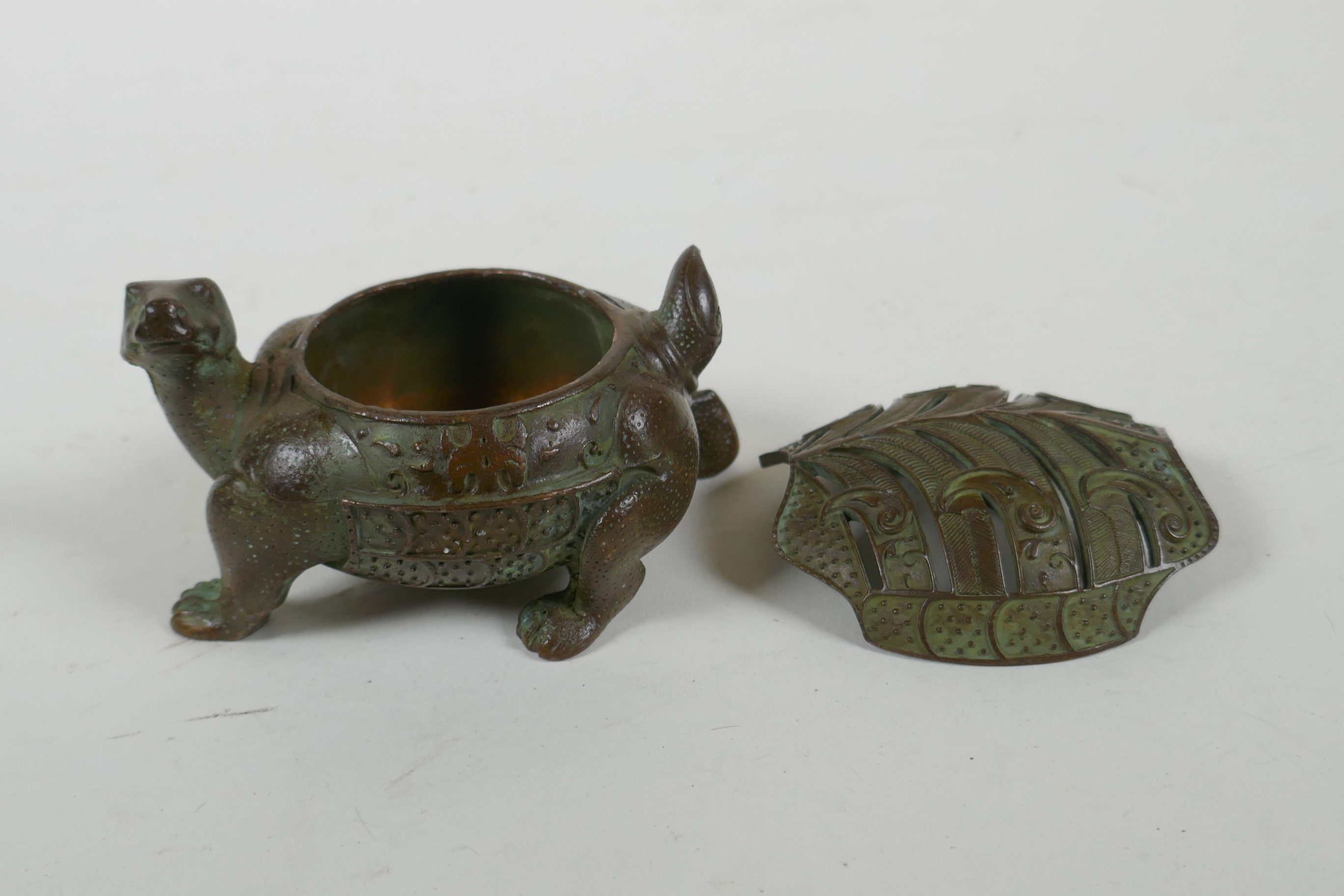 A Japanese bronze censer and cover in the form of a tortoise, 8cm long - Image 2 of 5