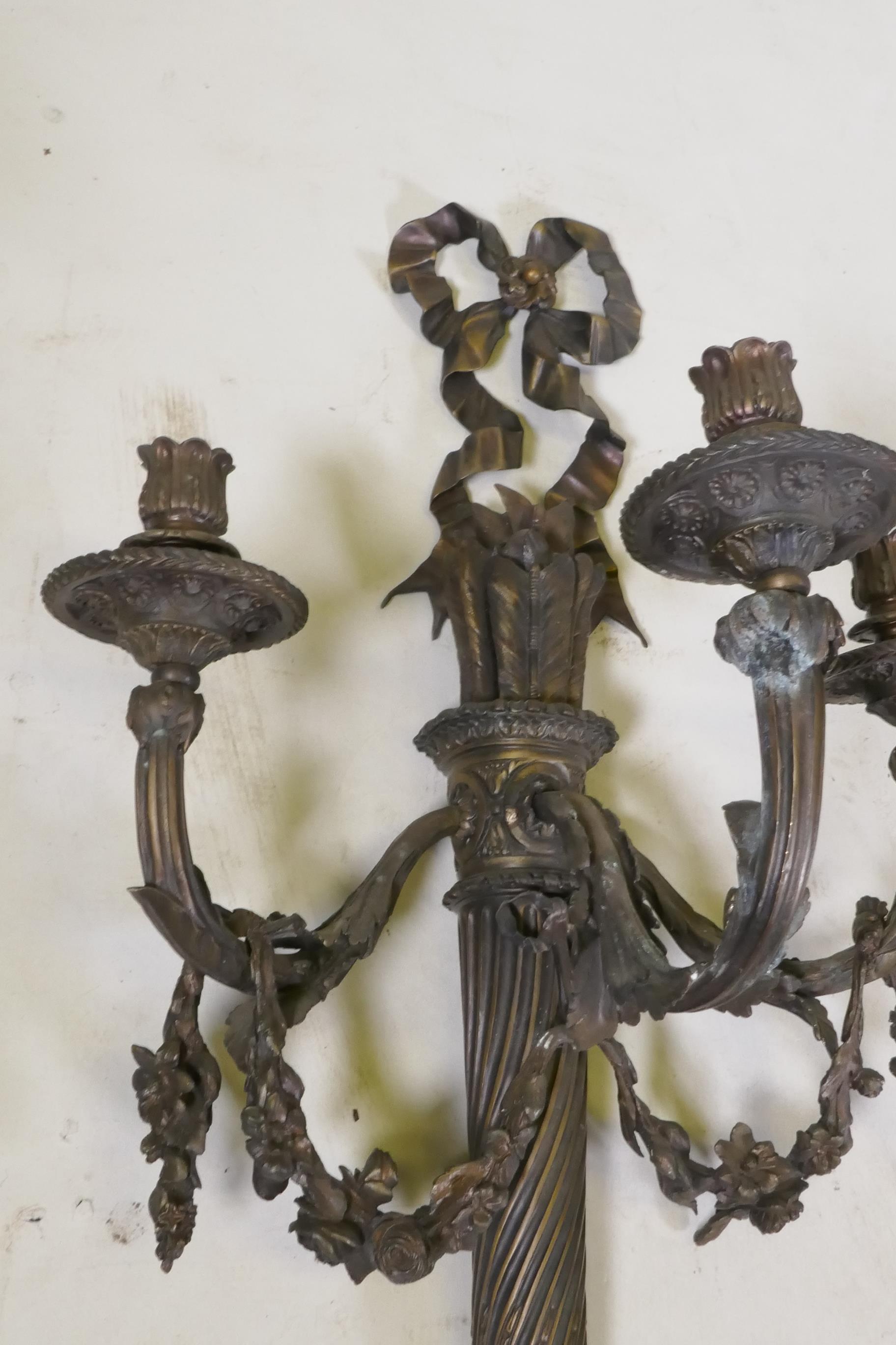 An Empire style three branch wall sconce in the form of an arrow quiver, with ribbons and floral - Image 3 of 3