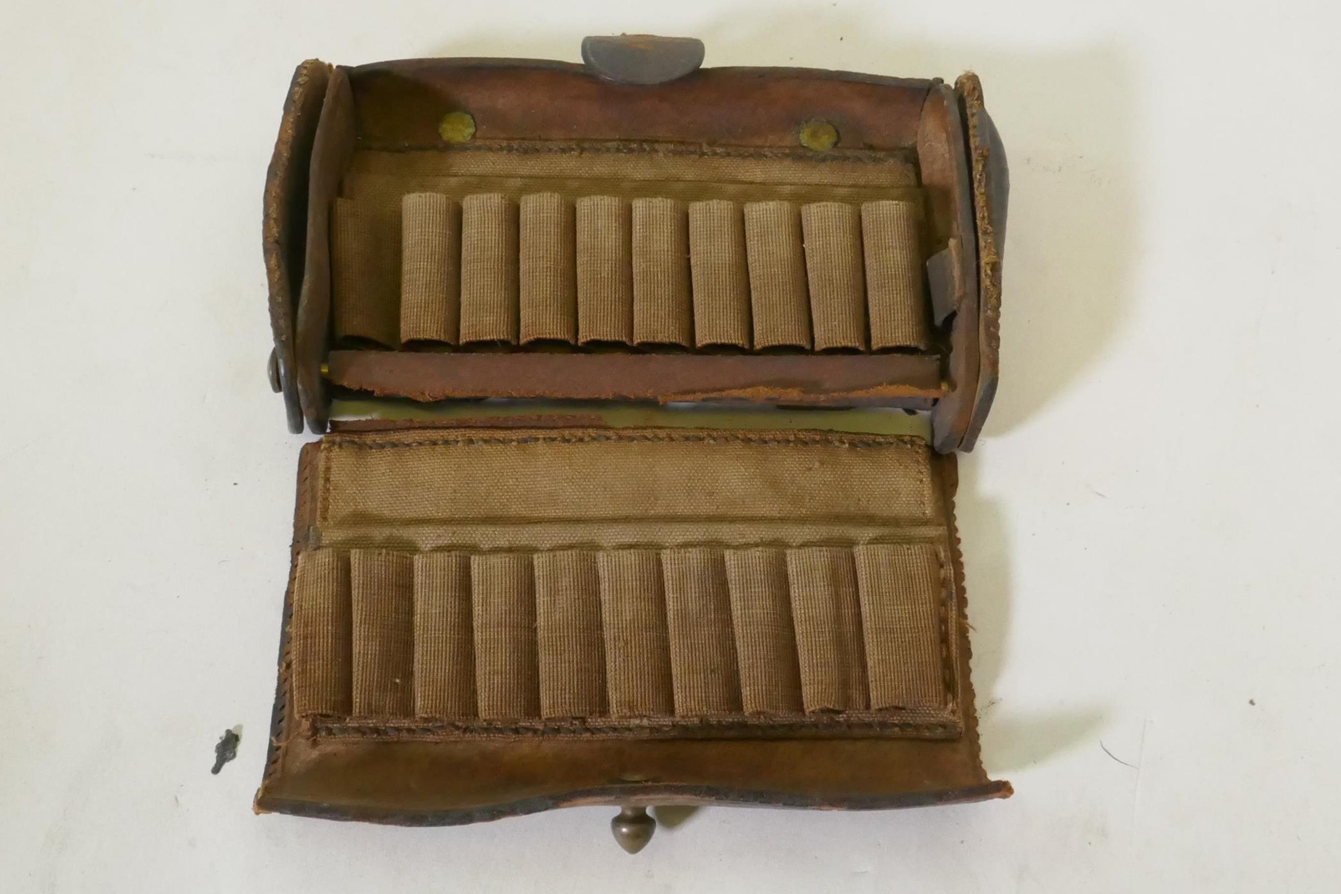 A US Army M1874 McKeever leather ammo pouch, 17 x 11 x 5cm - Image 2 of 2