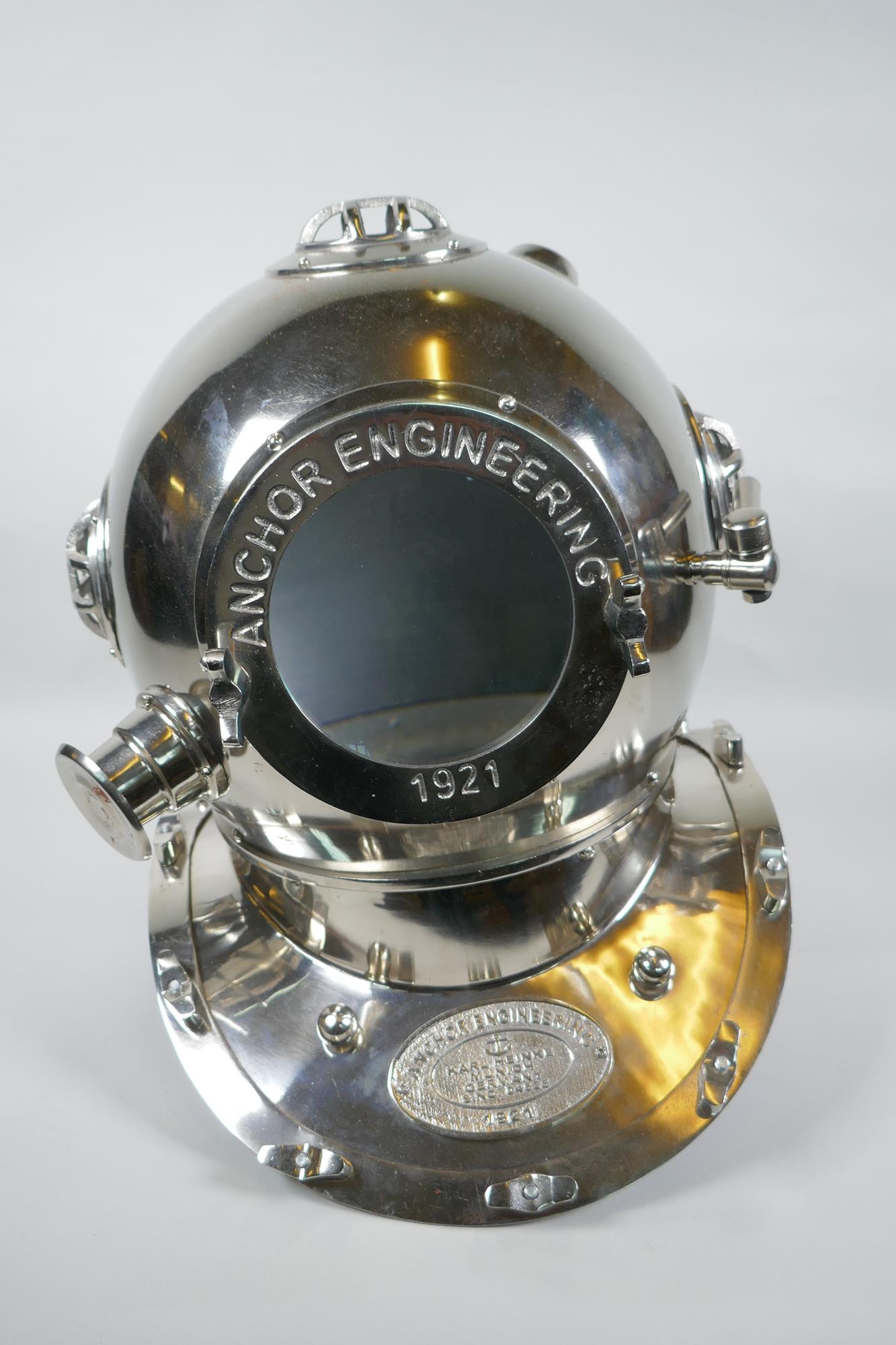 A vintage style chromed metal diver's helmet, 49cm high - Image 2 of 2