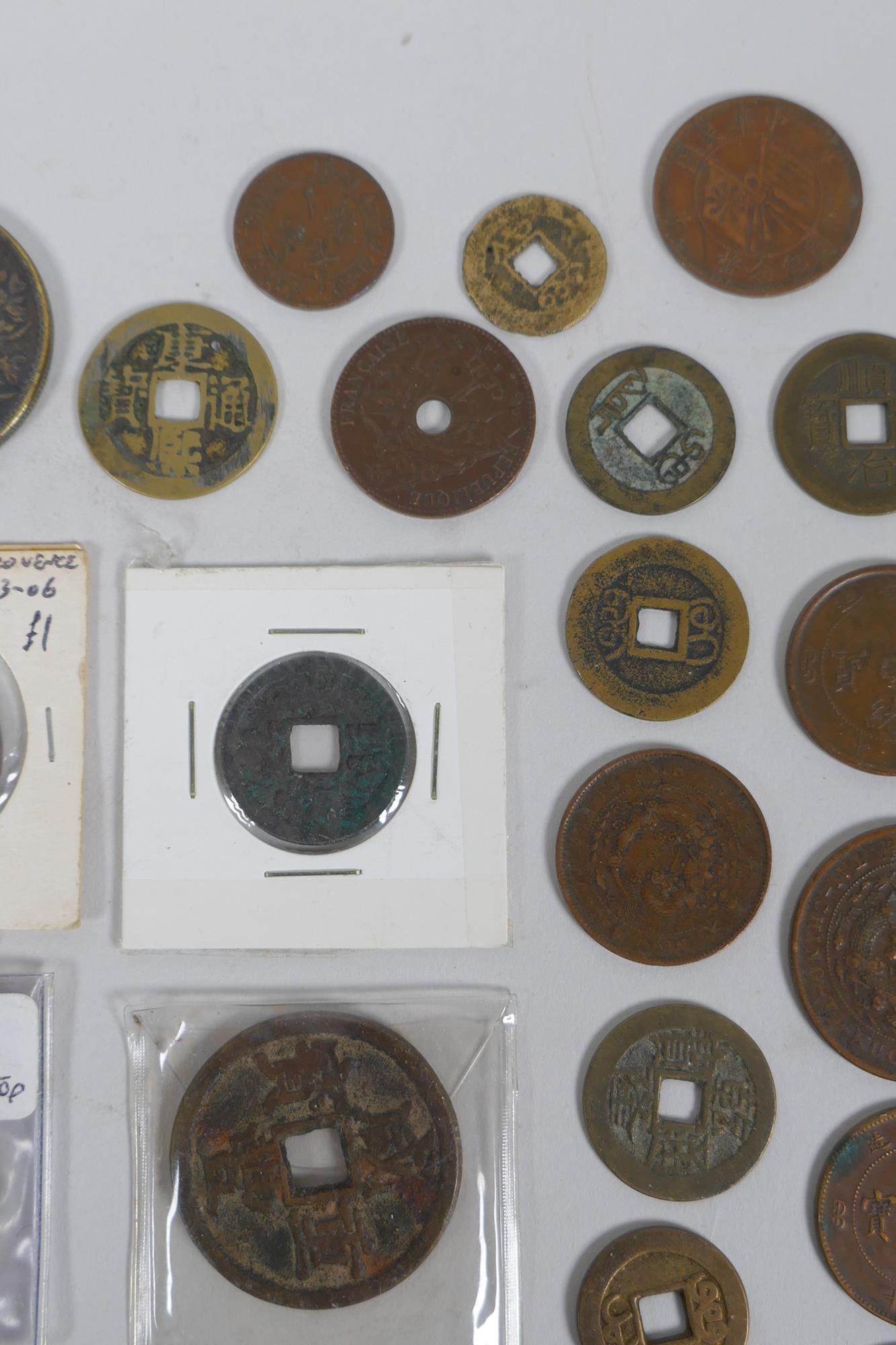 A quantity of Chinese bronze assorted coinage - Image 4 of 7
