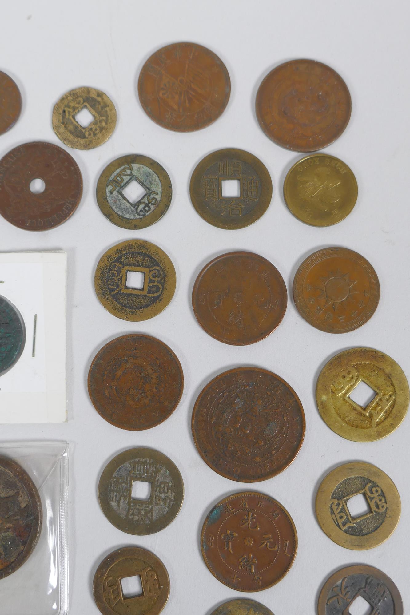 A quantity of Chinese bronze assorted coinage - Image 5 of 7