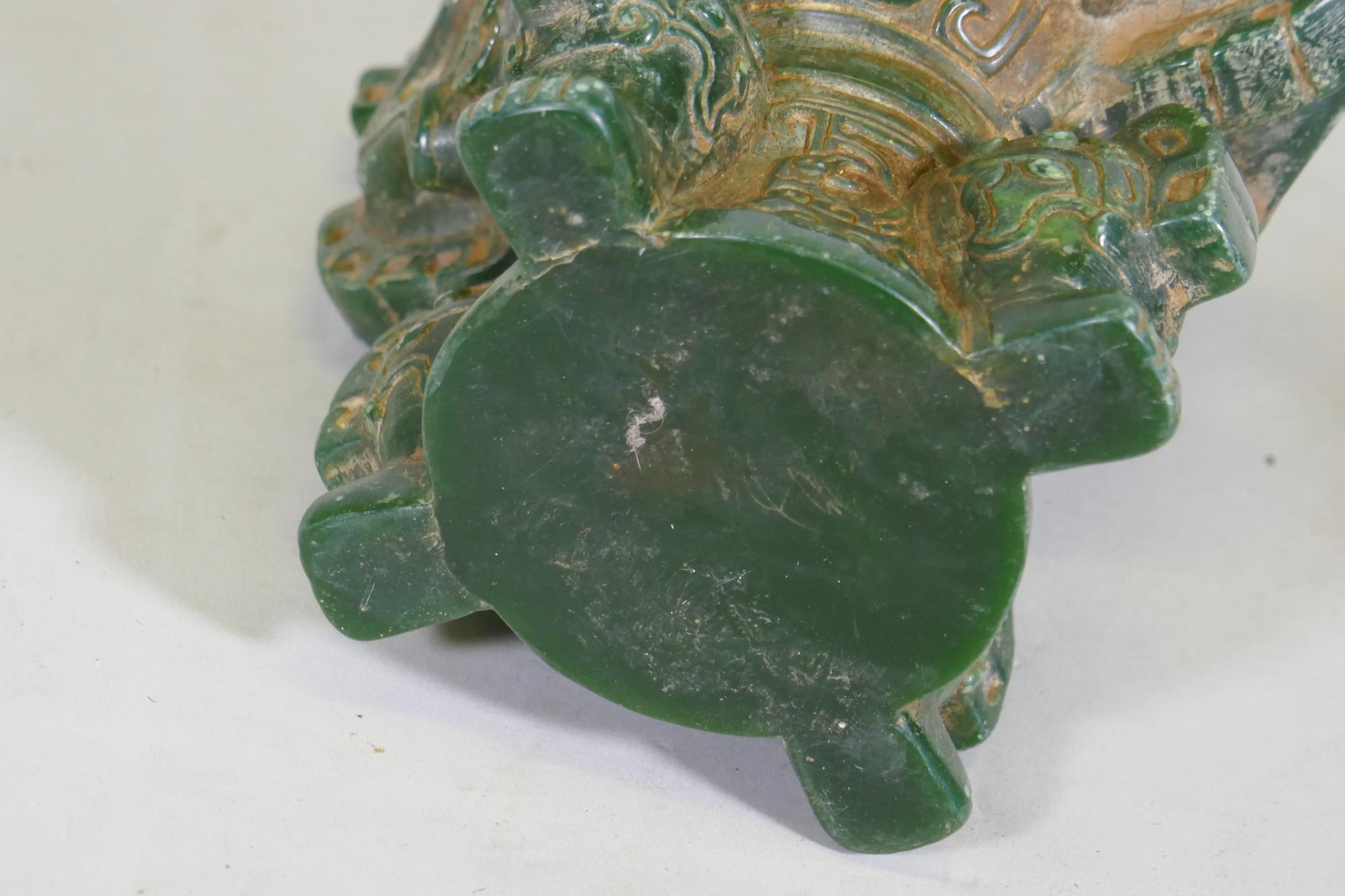 A Chinese green hardstone vase with dragon decoration, 19cm high - Image 5 of 5