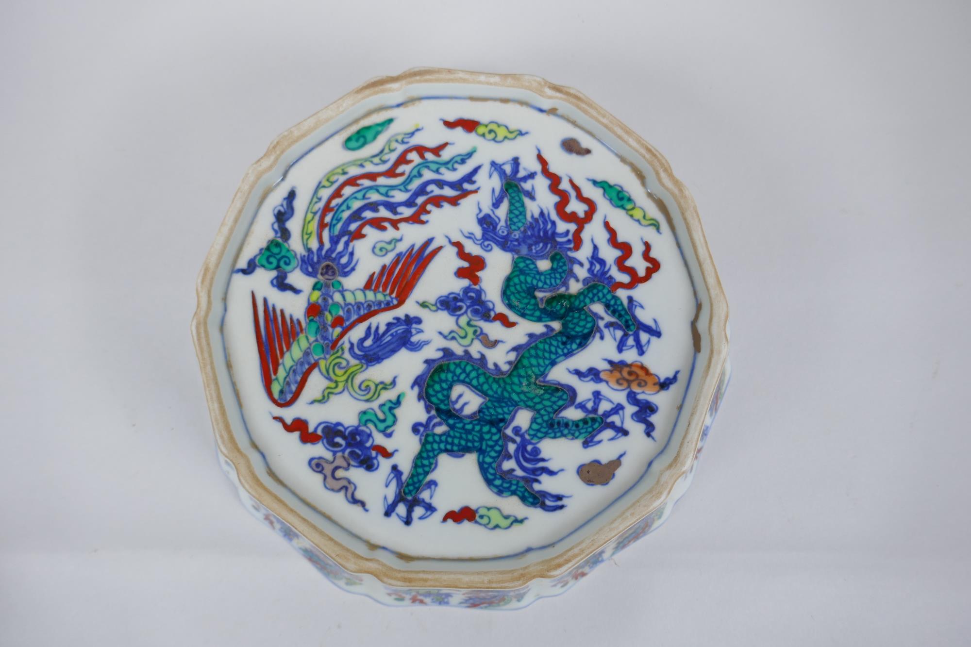 A Chinese Wucai porcelain steep sided bowl of lobed form, with allover dragon and phoenix - Image 4 of 4