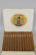 A box of vintage Havana cigars, Los Statos de Luxe, 25 Cremas, Martinez Hno Y Cia, box opened but