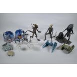 A quantity of Sci-Fi movie toys to include Aliens and Star Wars