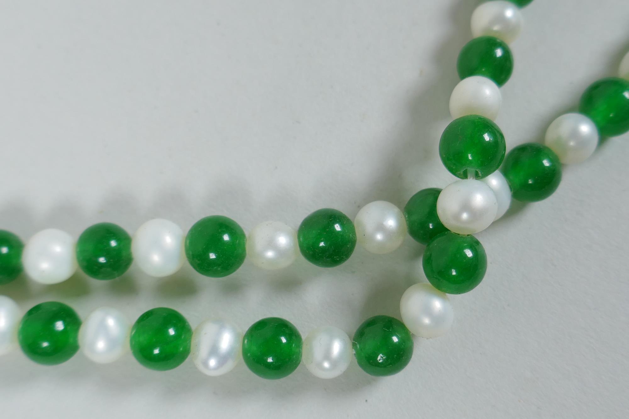 A green hardstone and faux pearl bead necklace, 120cm long - Image 3 of 4
