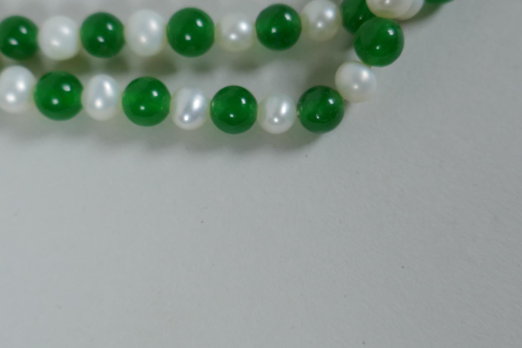 A green hardstone and faux pearl bead necklace, 120cm long - Image 2 of 4