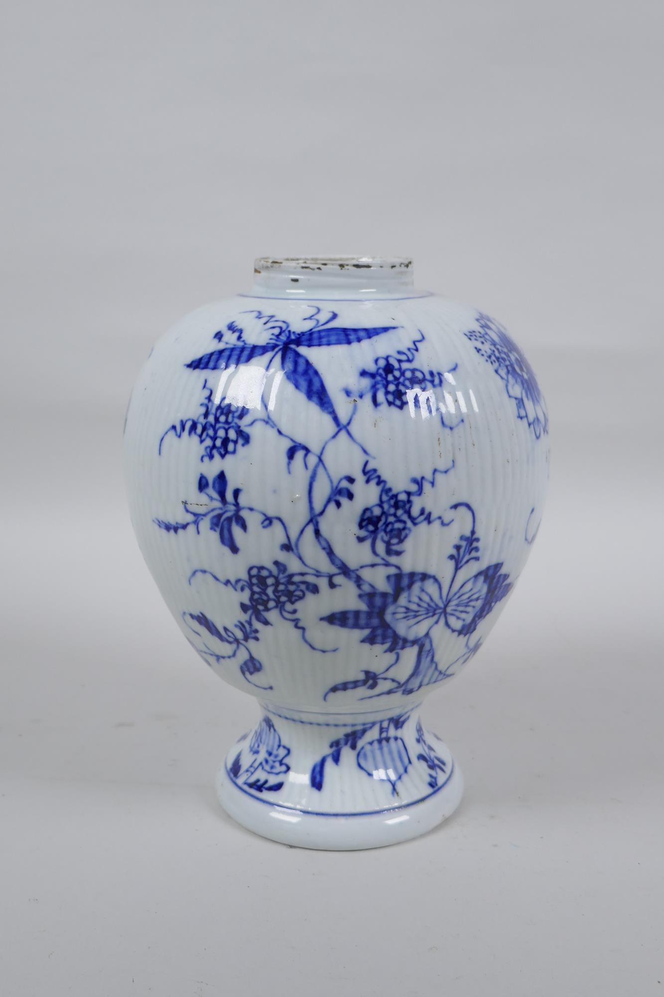 A C19th Augustus Rex Onion pattern blue and white porcelain vase, mark to base, 19cm high - Image 2 of 6