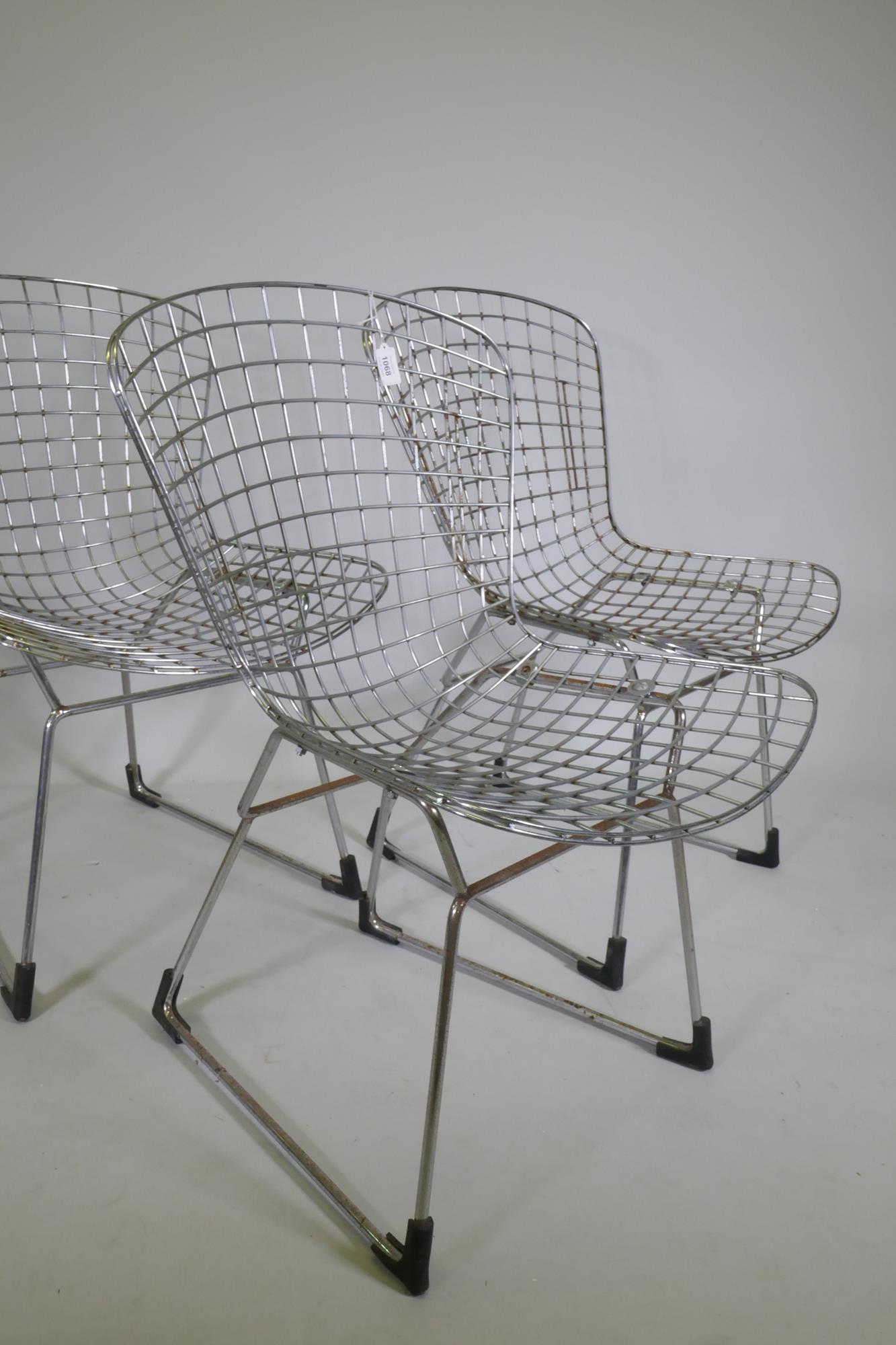 A set of four Harry Bertoia style wire dining chairs - Image 2 of 3