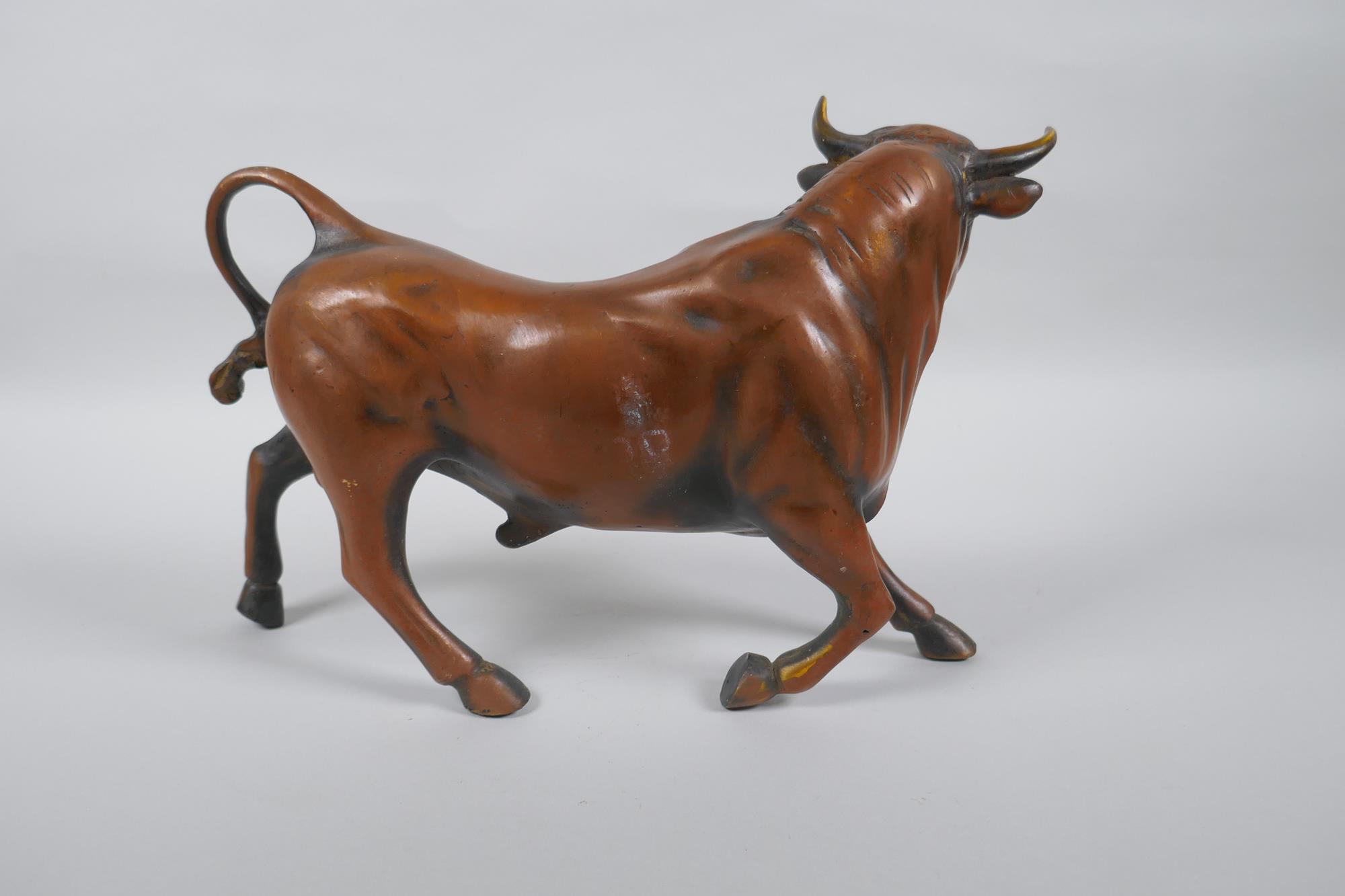 A filled coppered metall bull, 30cm long - Image 3 of 3