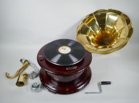 A vintage style Victrola gramophone, 37cm diameter
