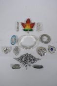 A quantity of vintage silver jewellery to include brooches, bangles and pendants