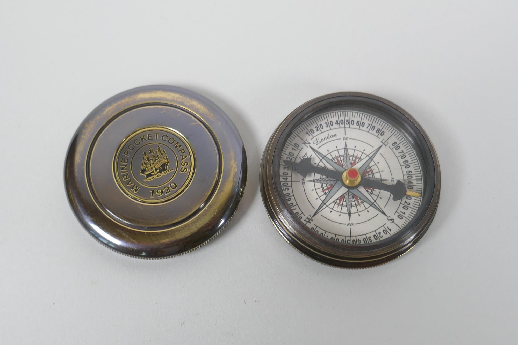 A brass desk top magnifying glass and two reproduction brass compasses, lens 8cm diameter, 1AF - Image 6 of 6