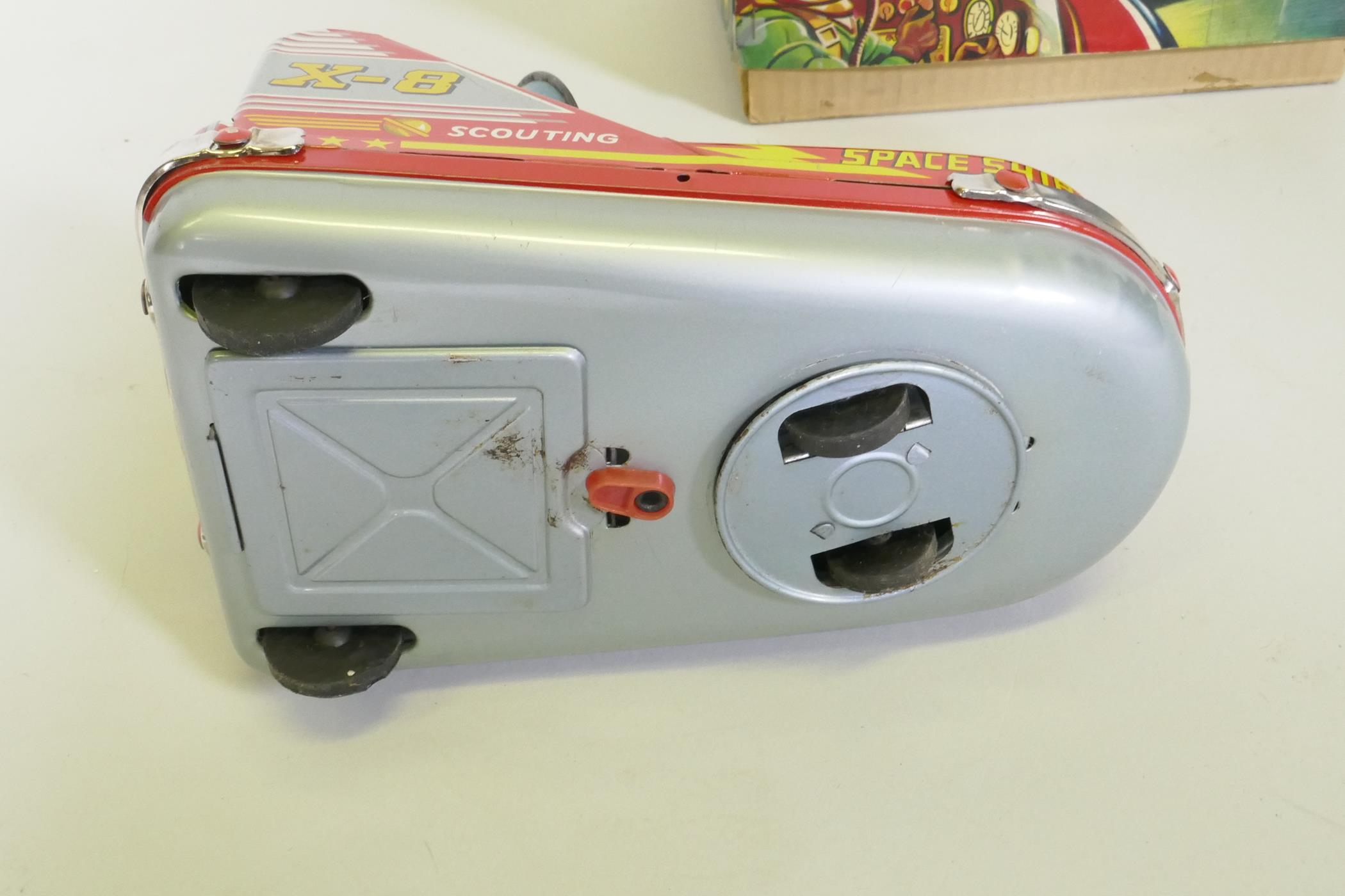 A 1960s Tada Japanese tin plate toy, Spaceship X-8, in original box, fine condition - Image 4 of 5