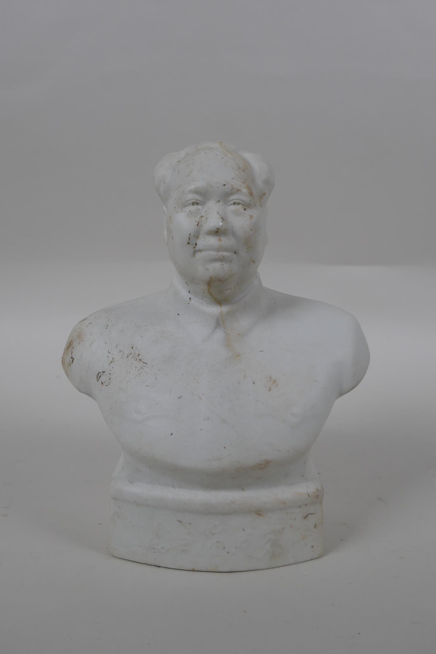 A vintage ceramic bust of Chairman Mao, 19cm high