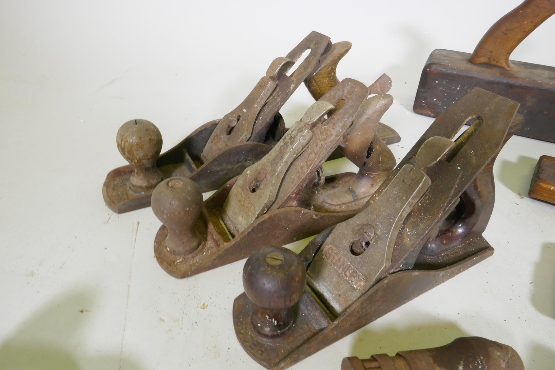 A quantity of hand planes, Record, Bailey Acorn, smoothing planes, rebate/moulding planes and a - Image 4 of 6