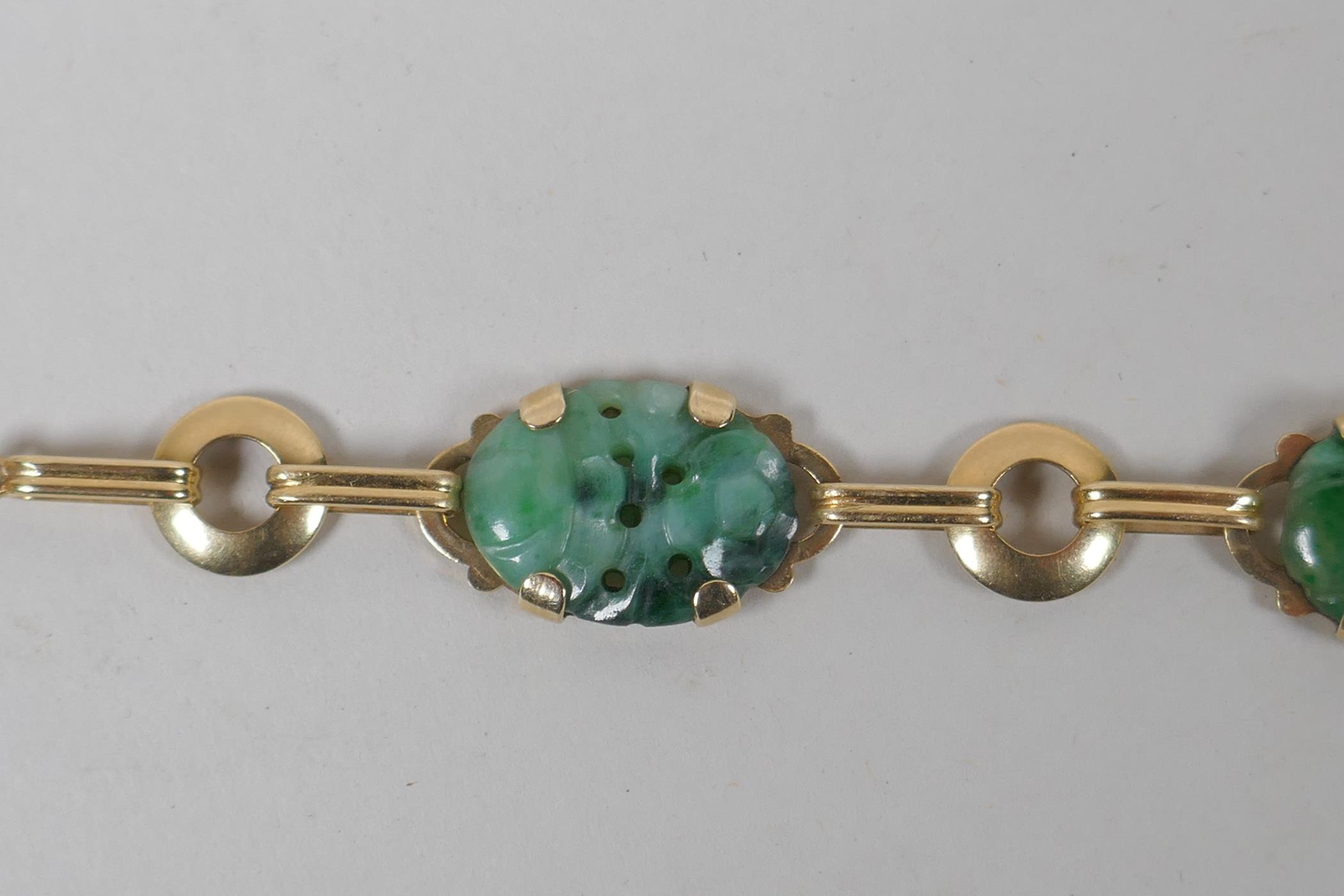 A 14ct gold and mottled jade bracelet, 18cm long - Image 2 of 5