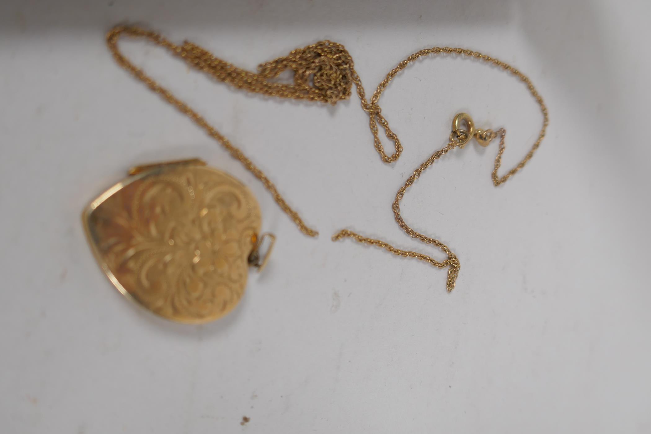 A 9ct gold heart shaped locket and chain, 7.3g, and a 14ct gold hat pin set with jade and a pearl - Image 2 of 3