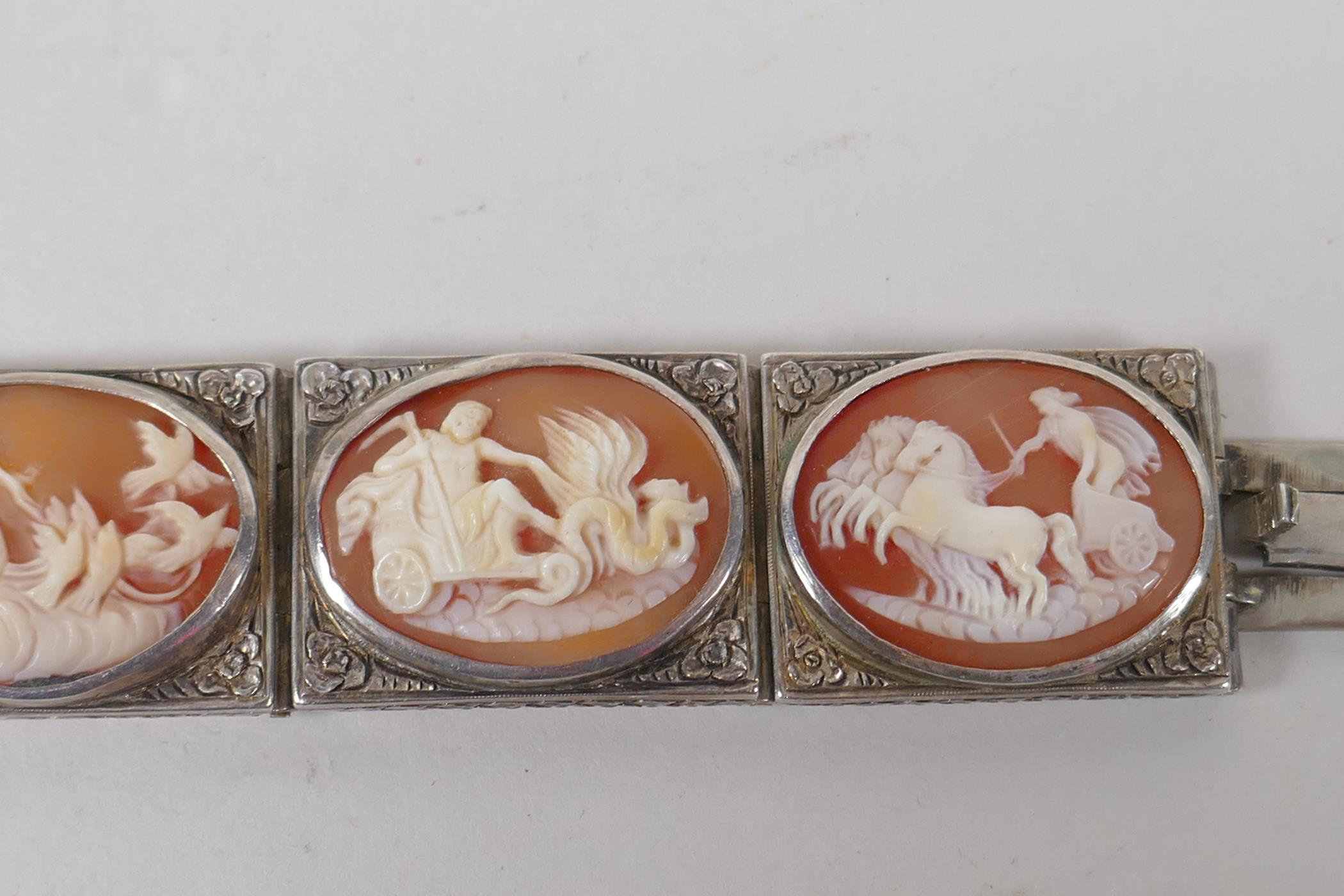 An antique silver cameo bracelet with Greco Roman decorative panels, and a matching ring, size L/M - Image 4 of 6