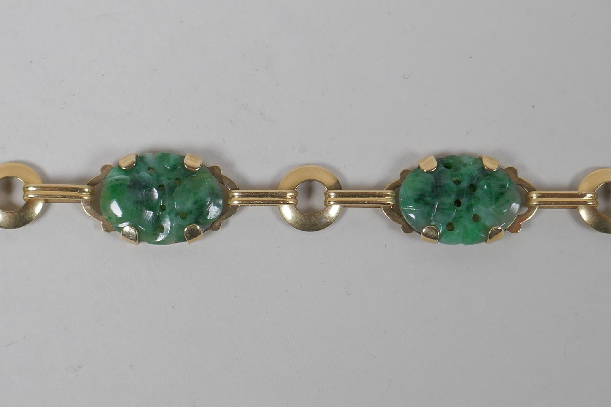 A 14ct gold and mottled jade bracelet, 18cm long - Image 3 of 5