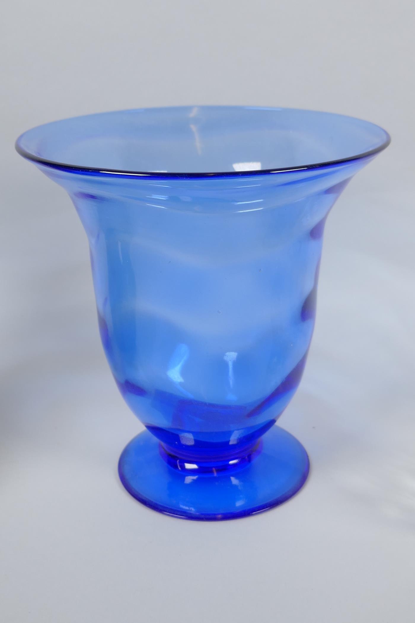 A Thomas Webb blue glass vase, six Thomas Webb glass tumblers and a Stuart Strathern ebony and - Image 4 of 7