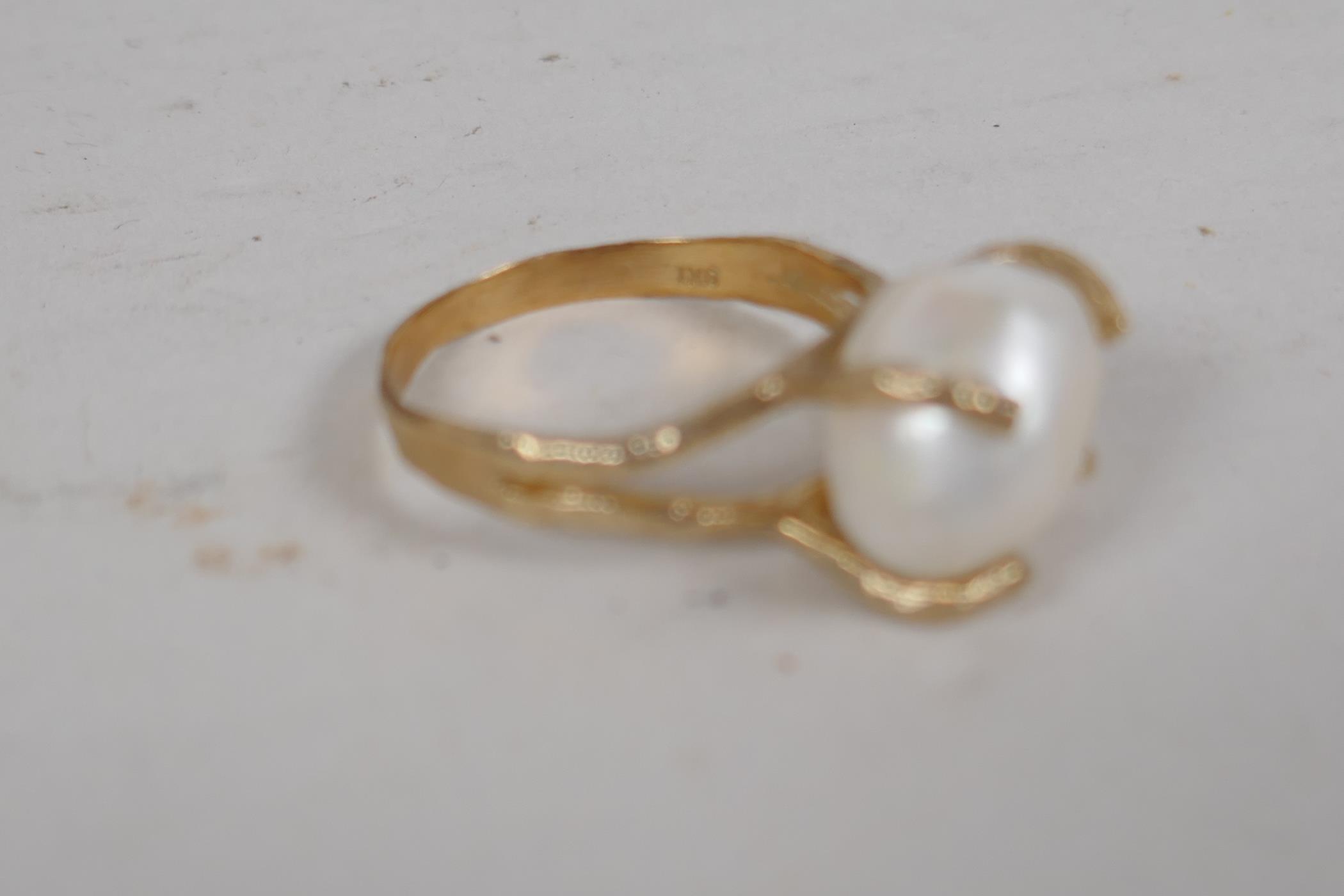 A pair of faux pearl 'Jackie's' (Kennedy) replica earrings, and a 9ct gold ring set with a large - Image 4 of 5