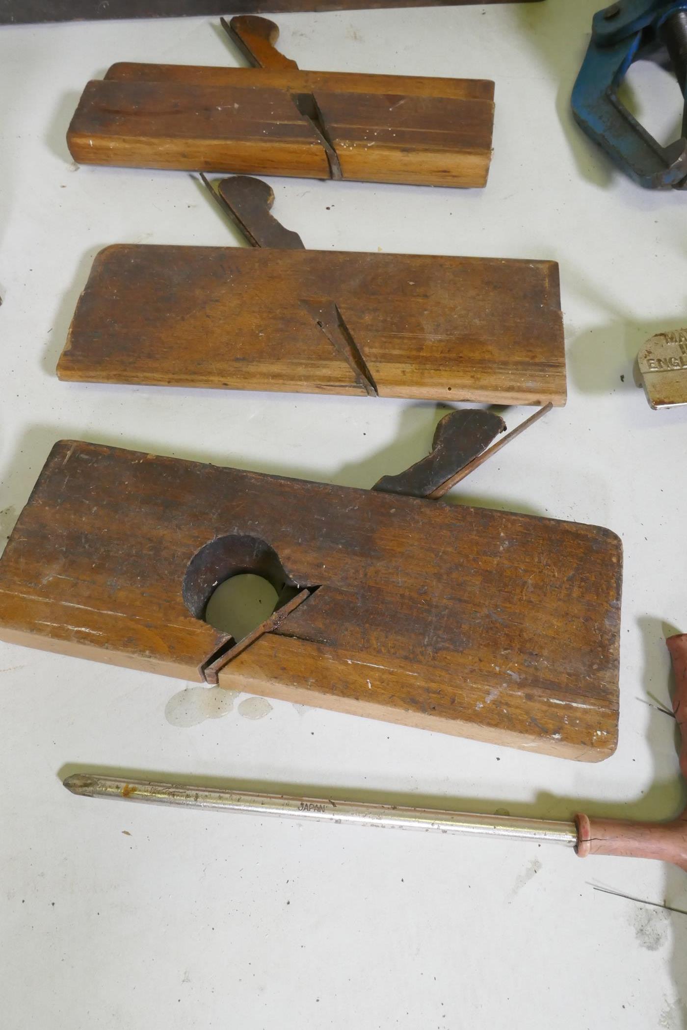 A quantity of hand planes, Record, Bailey Acorn, smoothing planes, rebate/moulding planes and a - Image 2 of 6