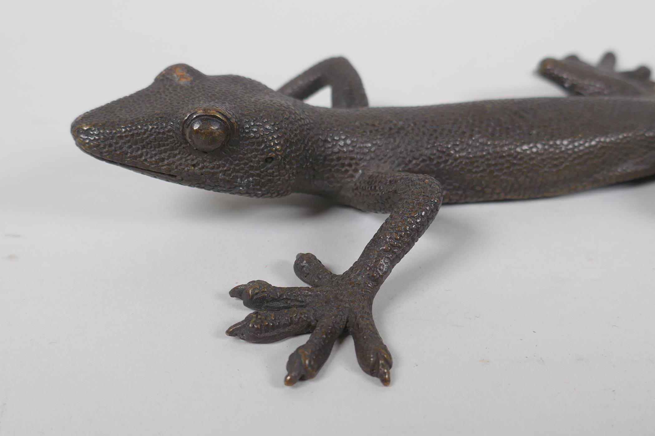 A filled bronze figure of a Gecko, 28cm long - Image 2 of 4