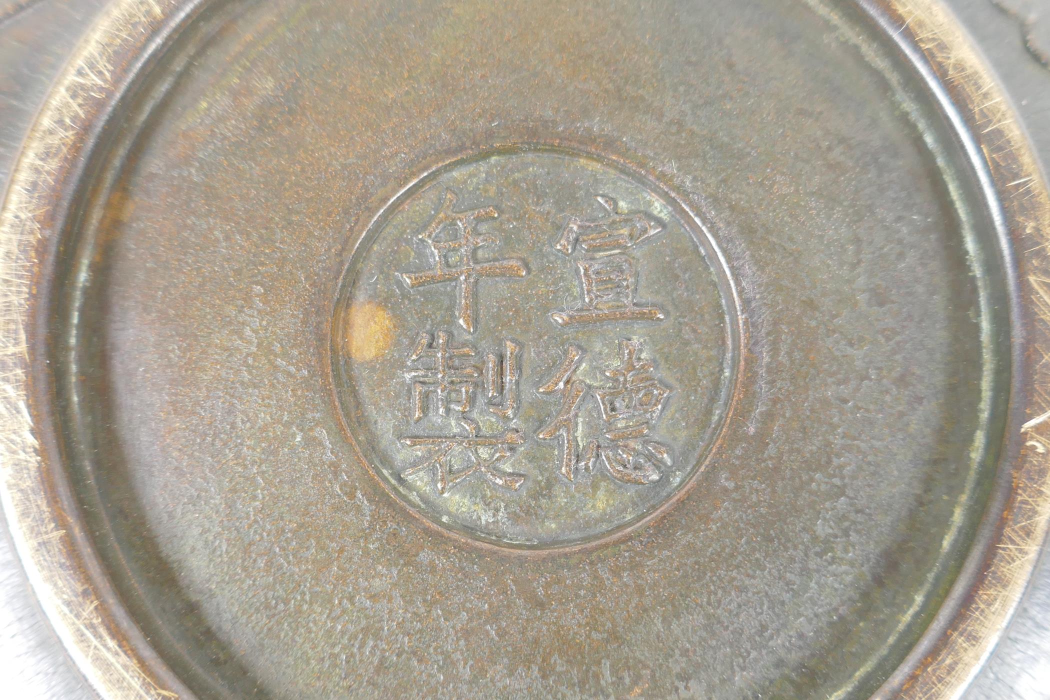 A Chinese bronze dish with raised kylin decoration, Xuande 4 character mark to base, 18cm diameter - Image 5 of 5