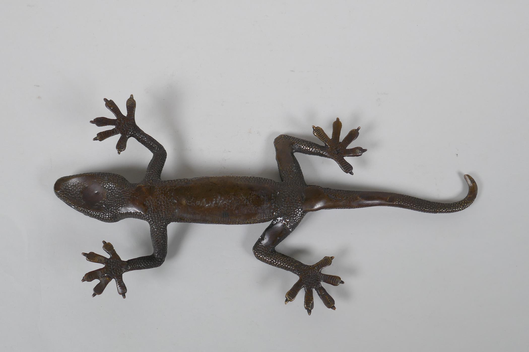 A filled bronze figure of a Gecko, 28cm long - Image 4 of 4