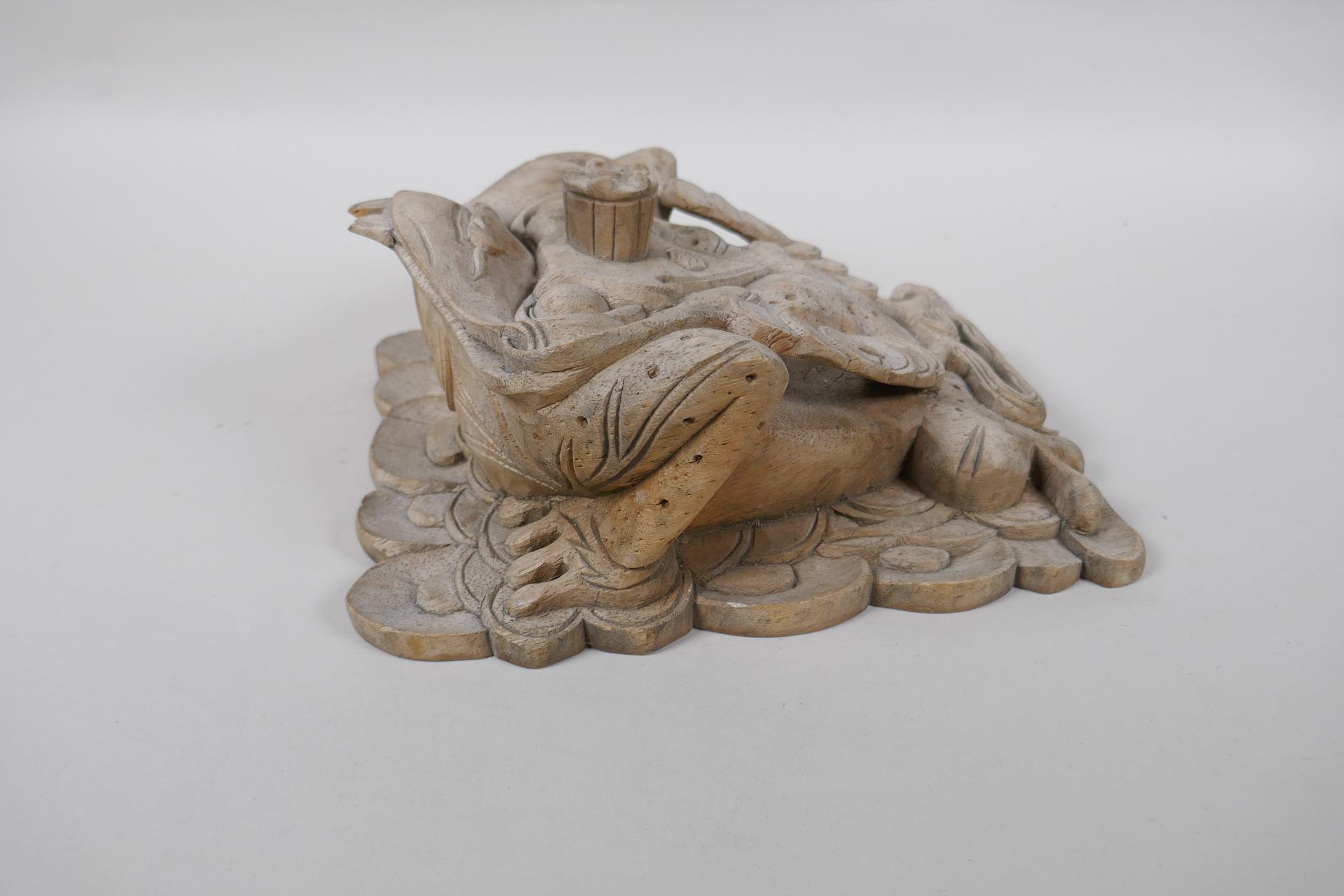 An antique Chinese carved wood Chan Chu (money toad), 20 x 24cm