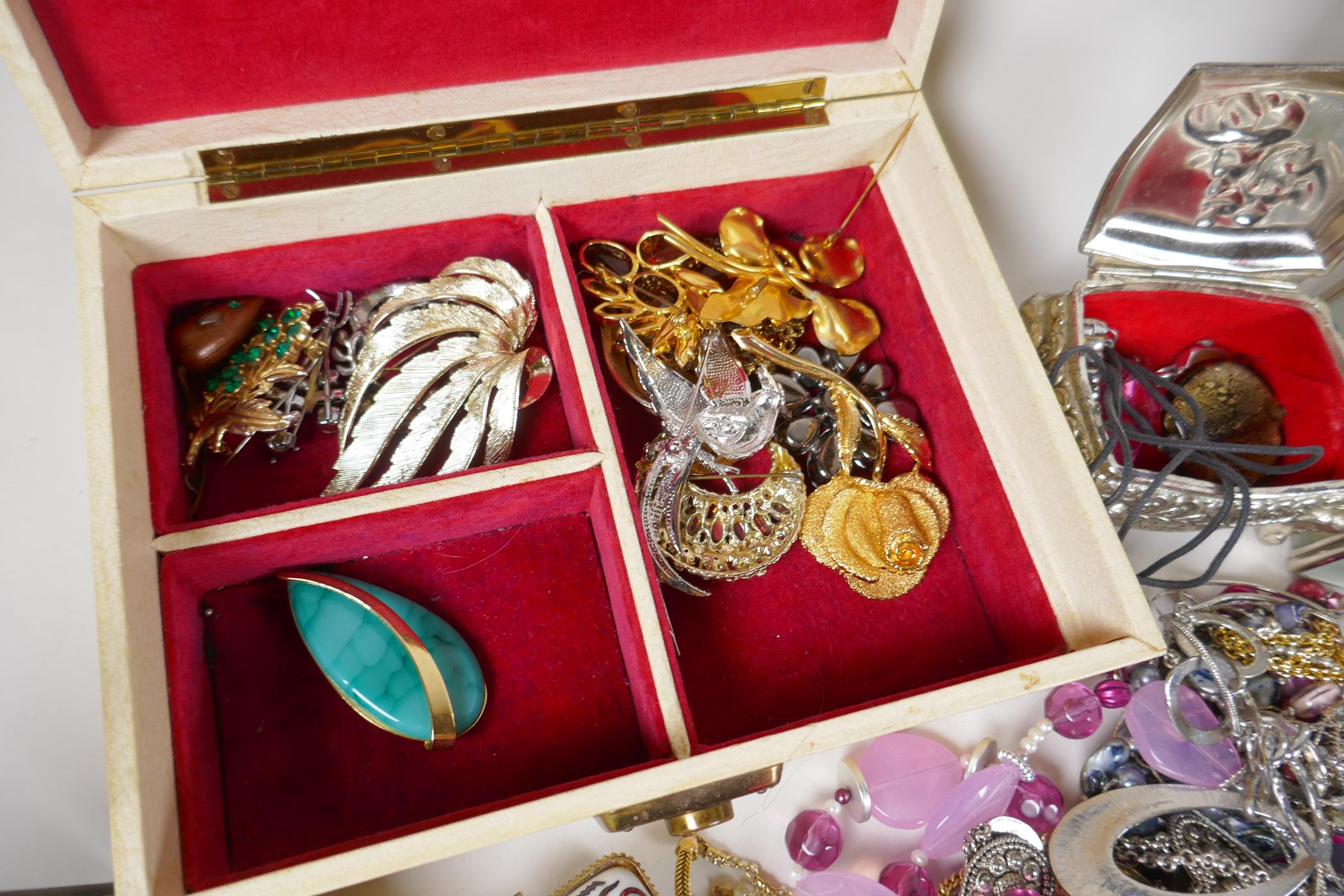 A large quantity of vintage costume jewellery and jewellery boxes, including necklaces, pendants, - Image 2 of 9