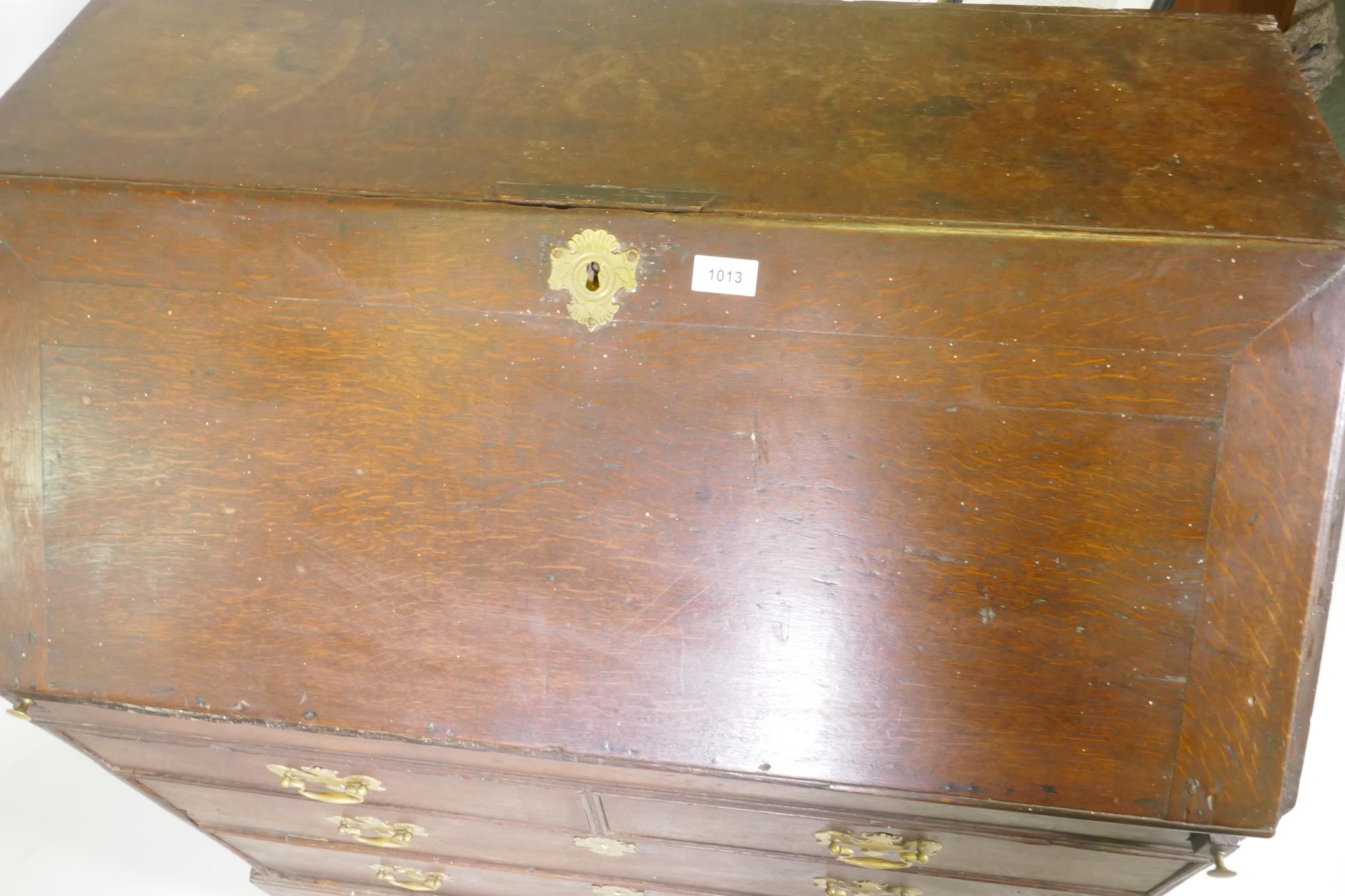An early Georgian oak fall front bureau, the interior with drawers and pigeon holes and slide - Image 7 of 7