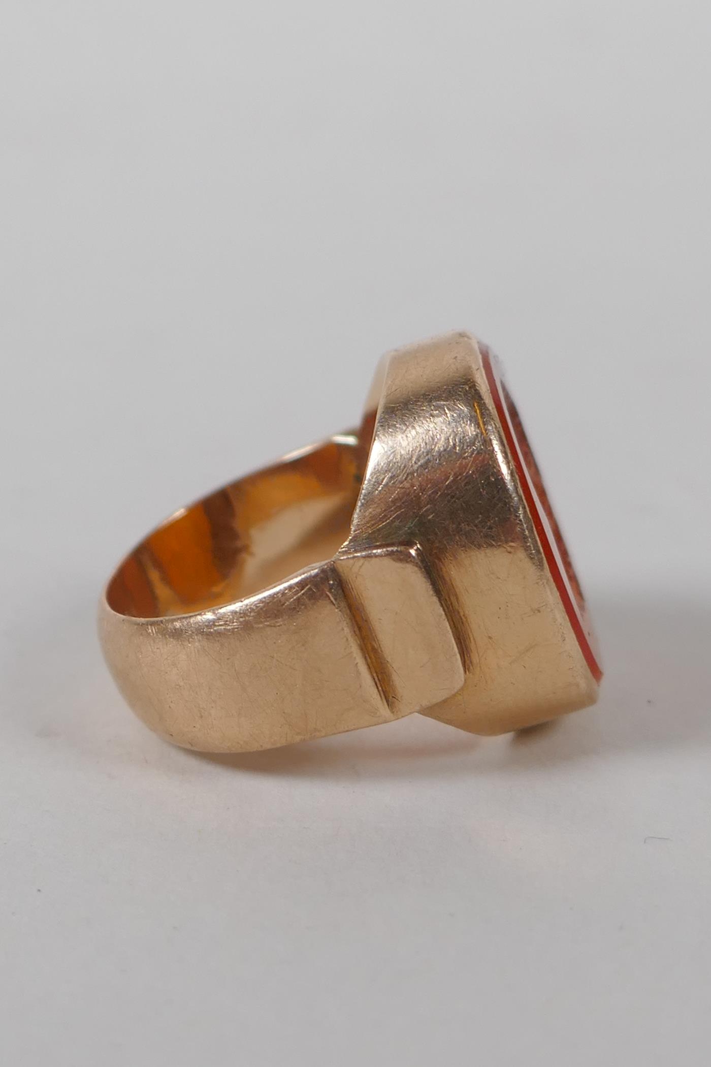 An antique intaglio ring, with finely carved inset stone in an antique high carat gold mount, approx - Image 4 of 4